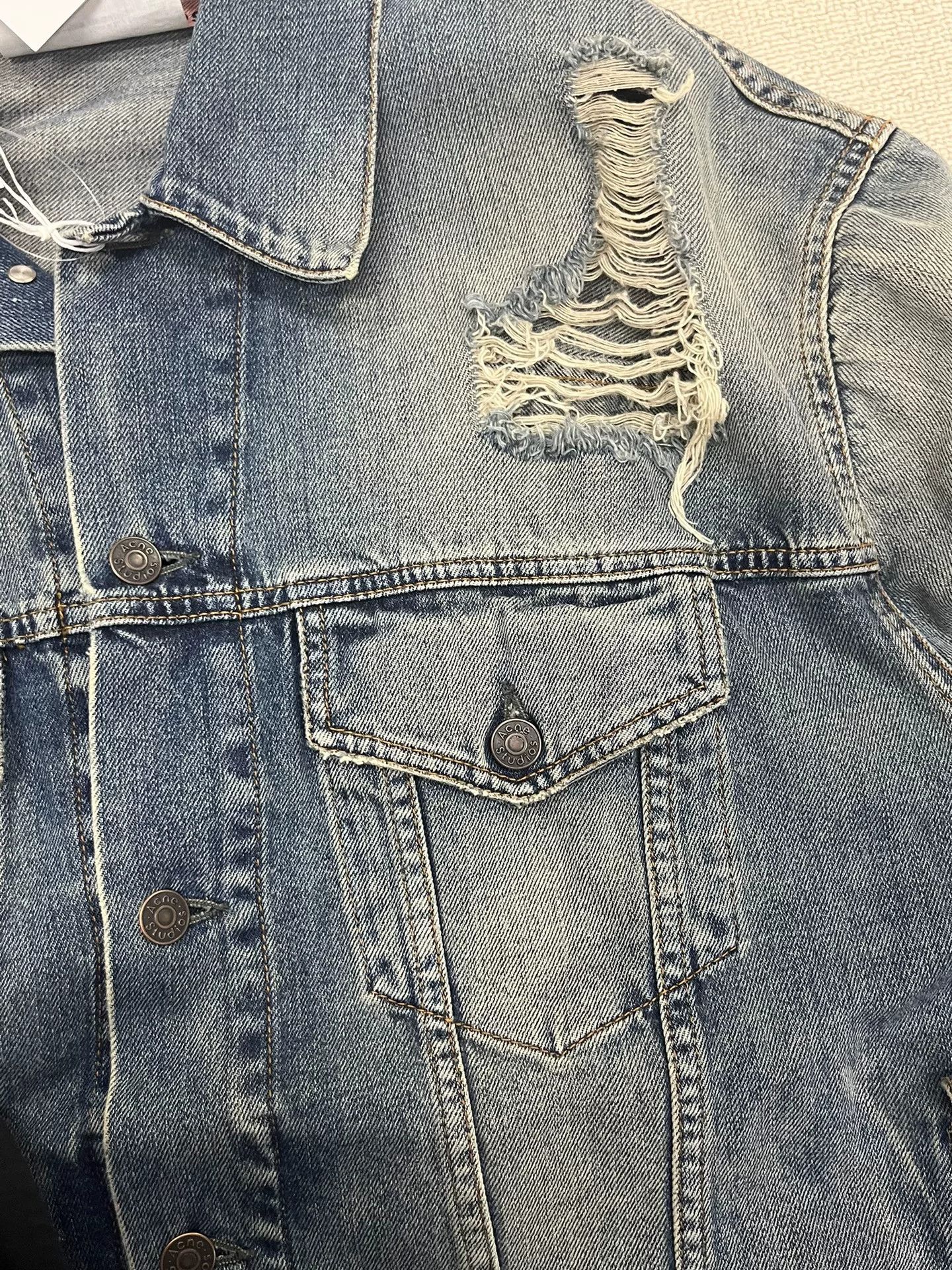 Acne Studios Acne Studios SS23 Distressed Denim Jacket S/M Size US M / EU 48-50 / 2 - 5 Thumbnail