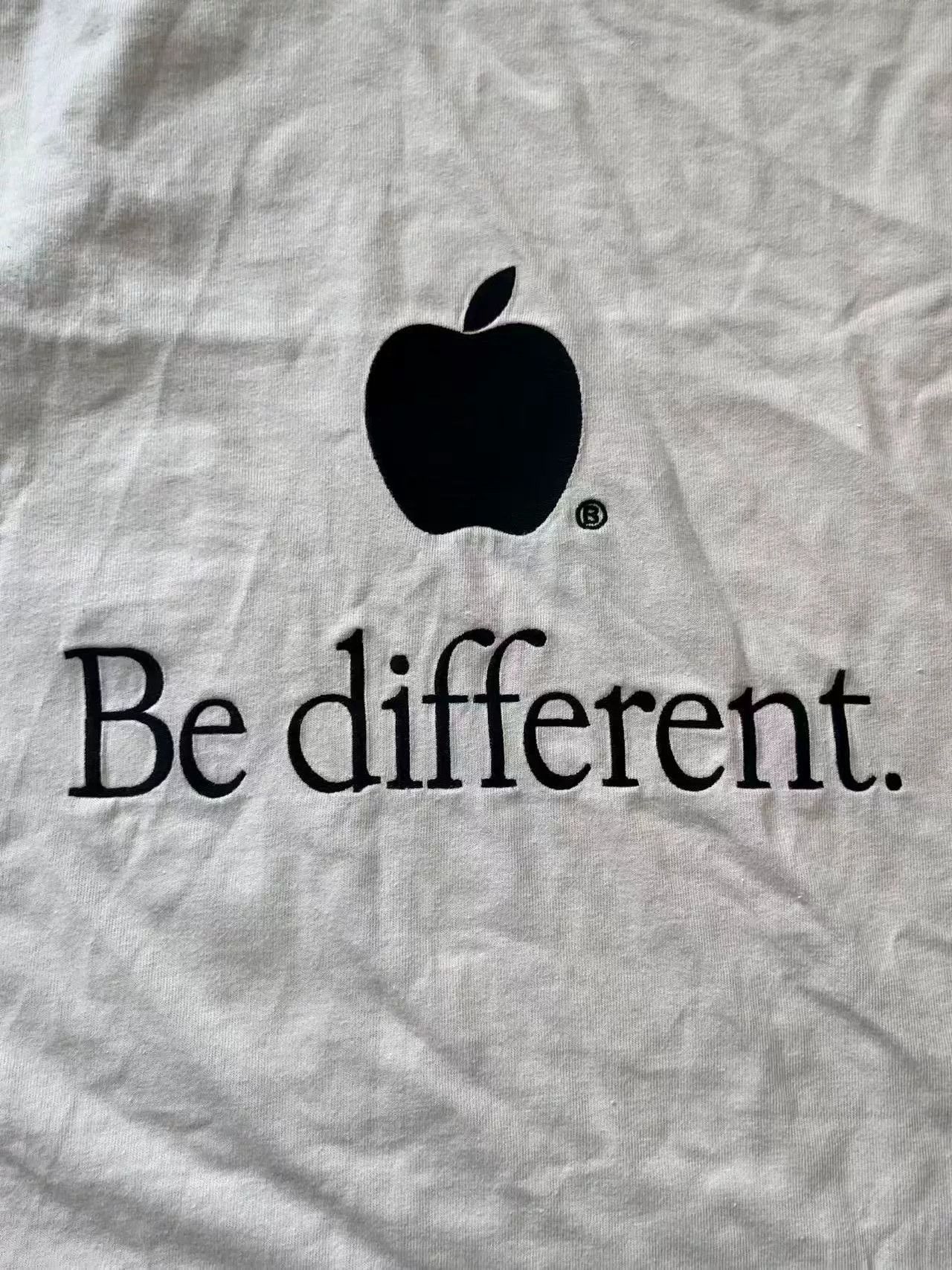 Balenciaga Balenciaga Apple Be Different Logo T-Shirt 1 Size US S / EU 44-46 / 1 - 4 Thumbnail