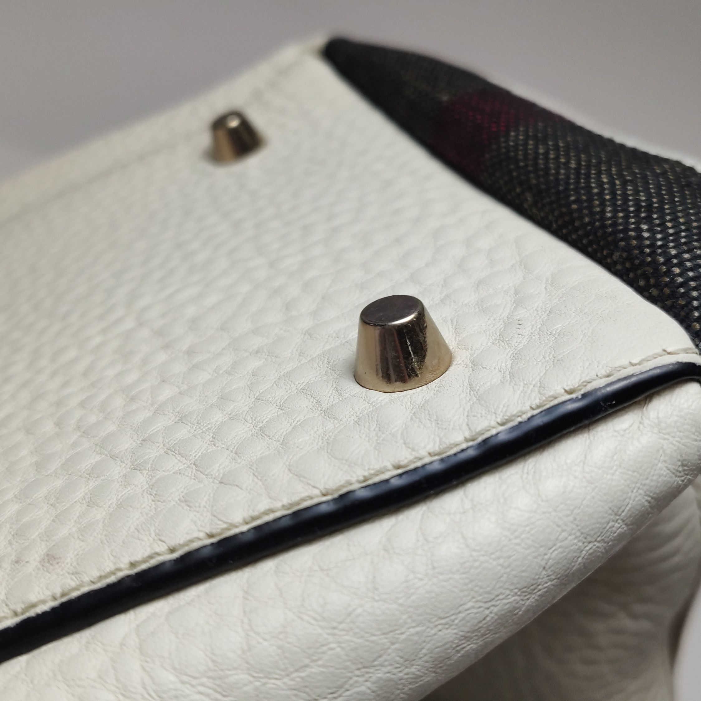 Burberry Burberry Women os Shoulder Bags Size ONE SIZE - 14 Thumbnail