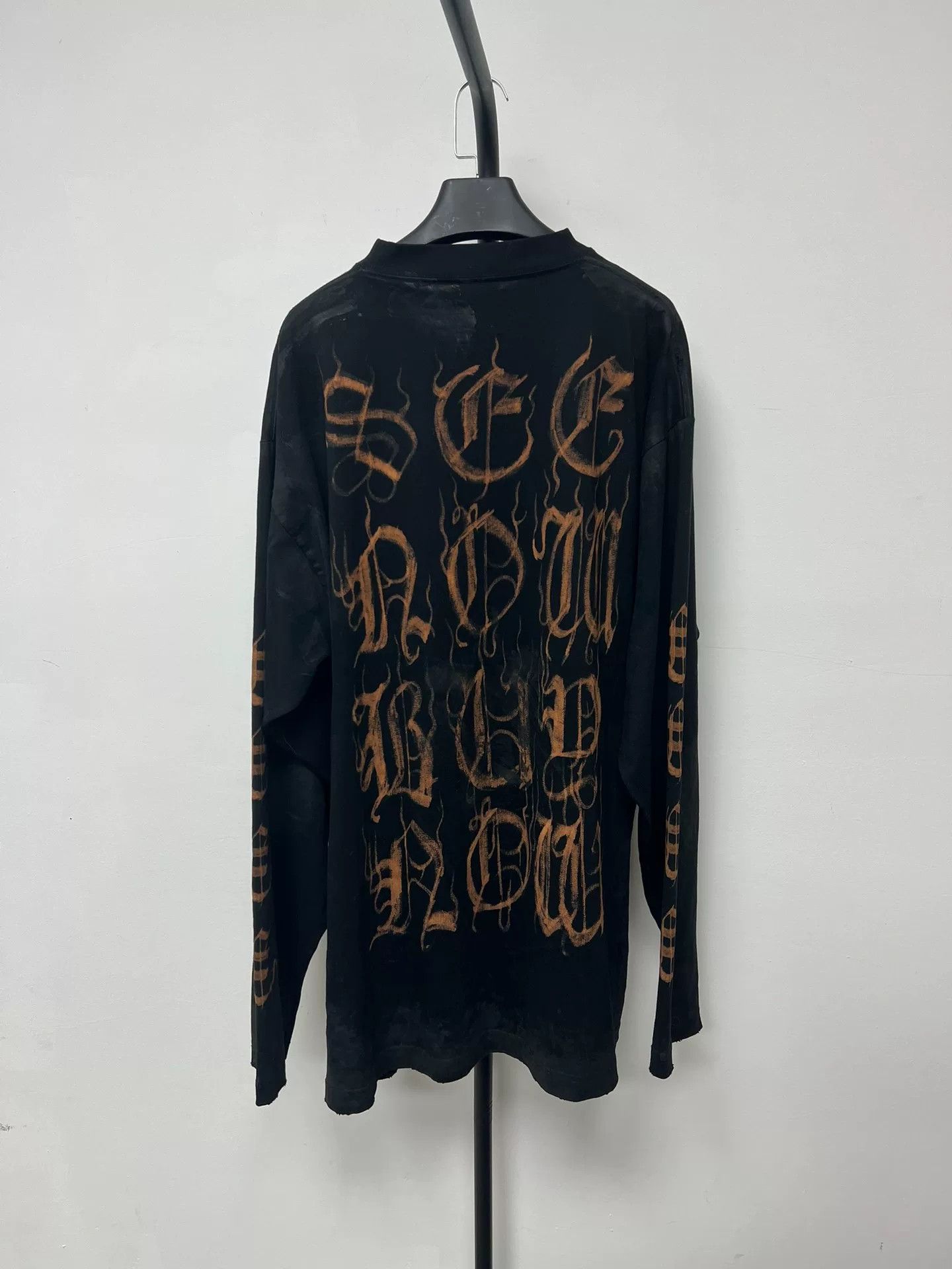 Balenciaga Balenciaga Sanskrit Logo Long Sleeve T-Shirt US M Size US M / EU 48-50 / 2 - 3 Thumbnail