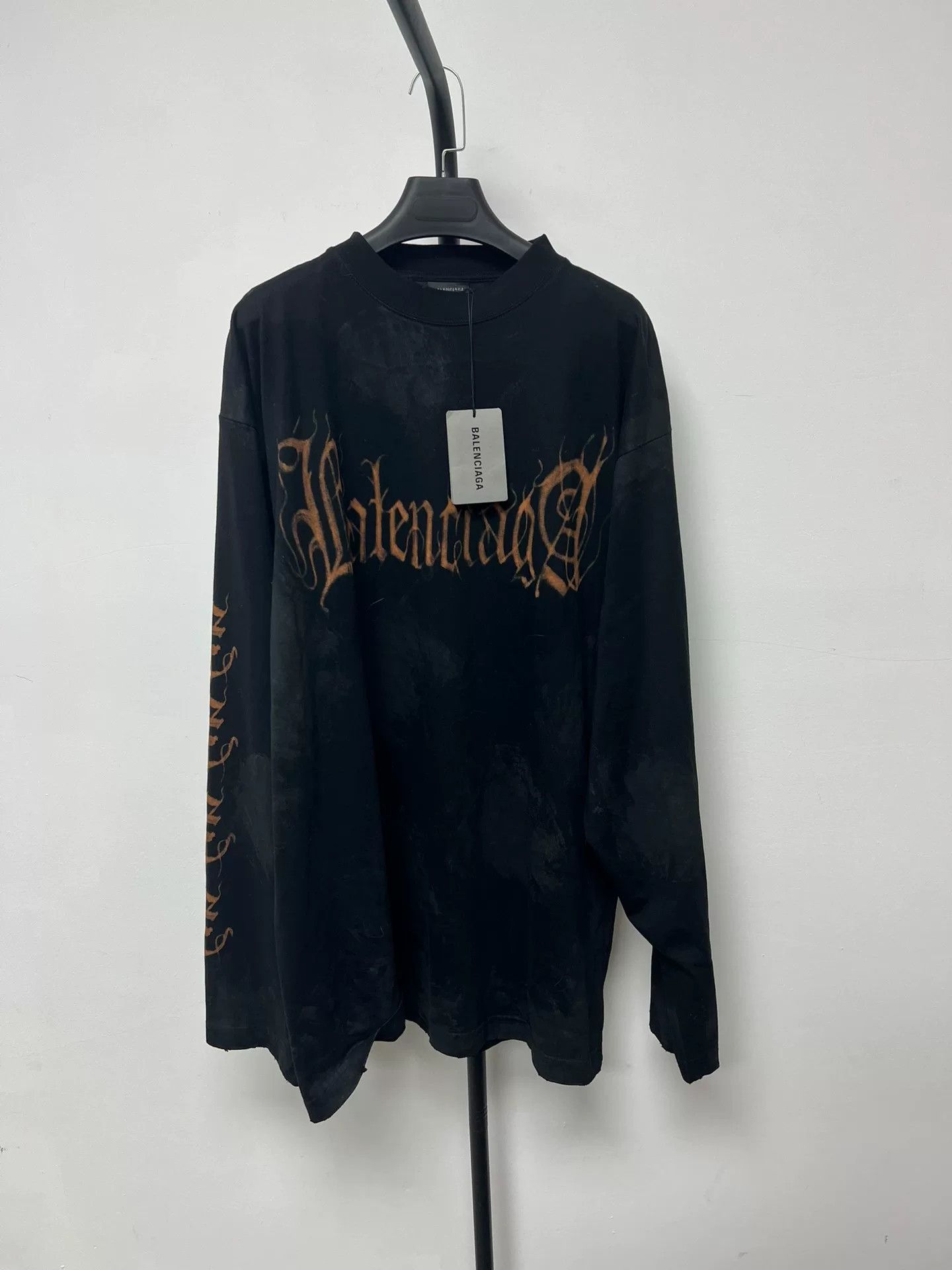 Balenciaga Balenciaga Sanskrit Logo Long Sleeve T-Shirt US M Size US M / EU 48-50 / 2 - 2 Thumbnail
