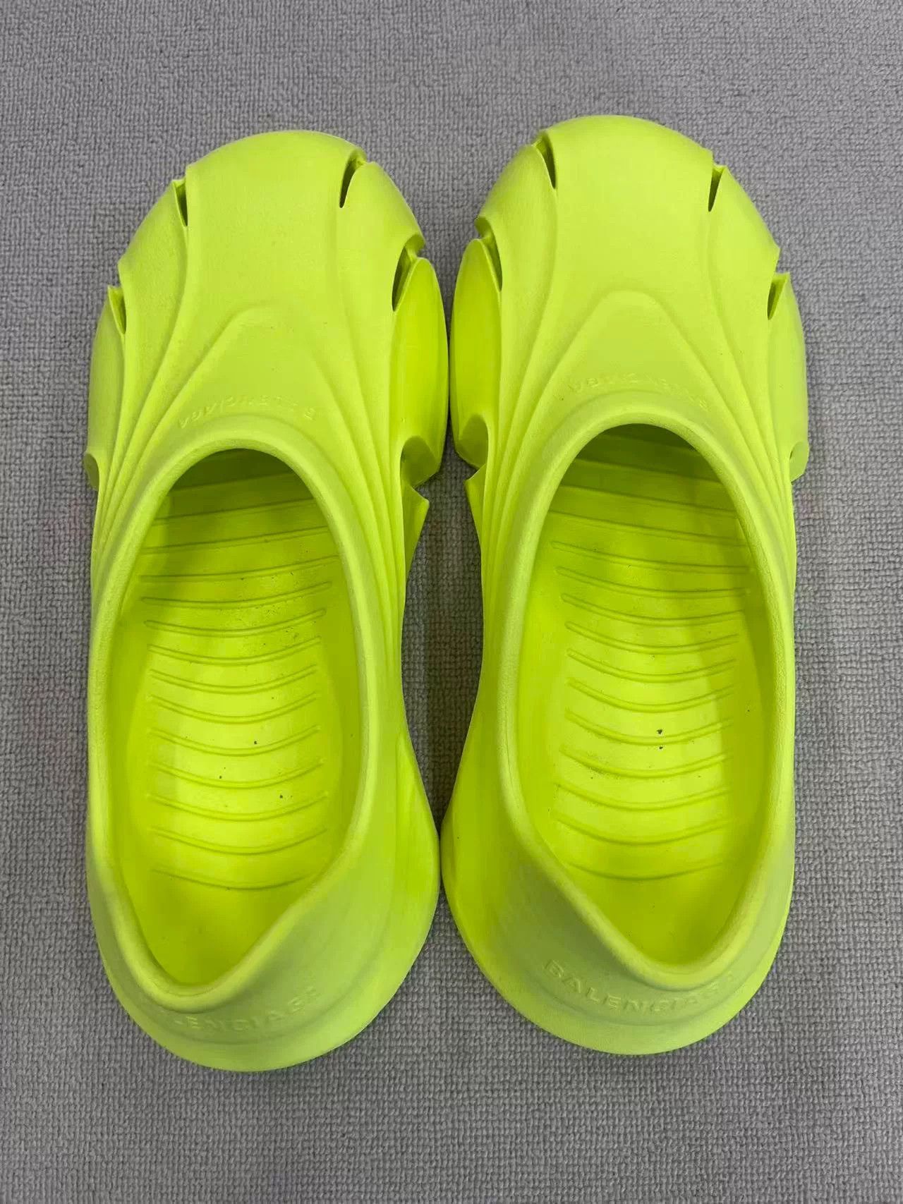 Balenciaga Balenciaga Neon Mold Rubber Clogs Size 44 Size US 11 / EU 44 - 2 Thumbnail