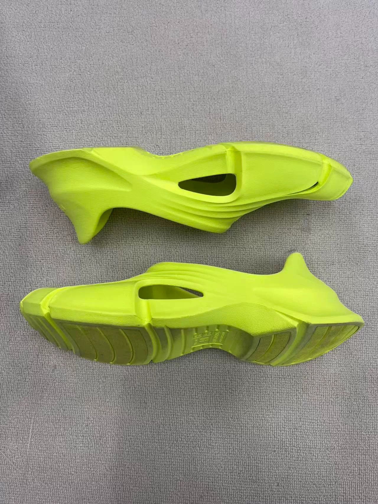 Balenciaga Balenciaga Neon Mold Rubber Clogs Size 44 Size US 11 / EU 44 - 6 Thumbnail