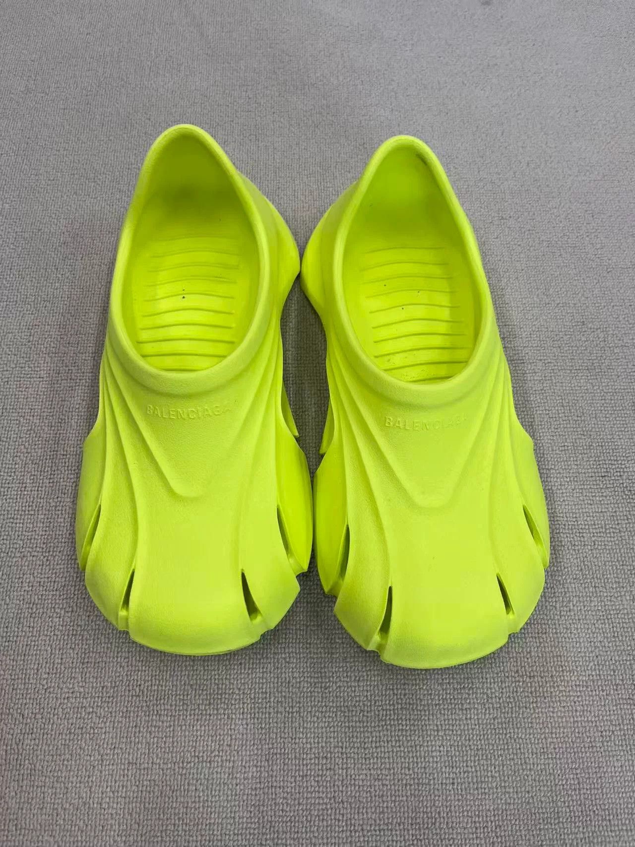 Balenciaga Balenciaga Neon Mold Rubber Clogs Size 44 Size US 11 / EU 44 - 5 Thumbnail