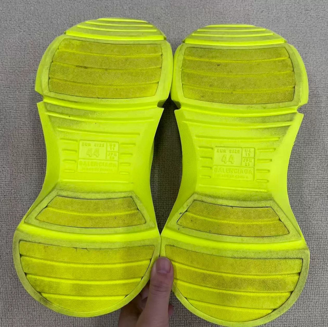 Balenciaga Balenciaga Neon Mold Rubber Clogs Size 44 Size US 11 / EU 44 - 8 Thumbnail