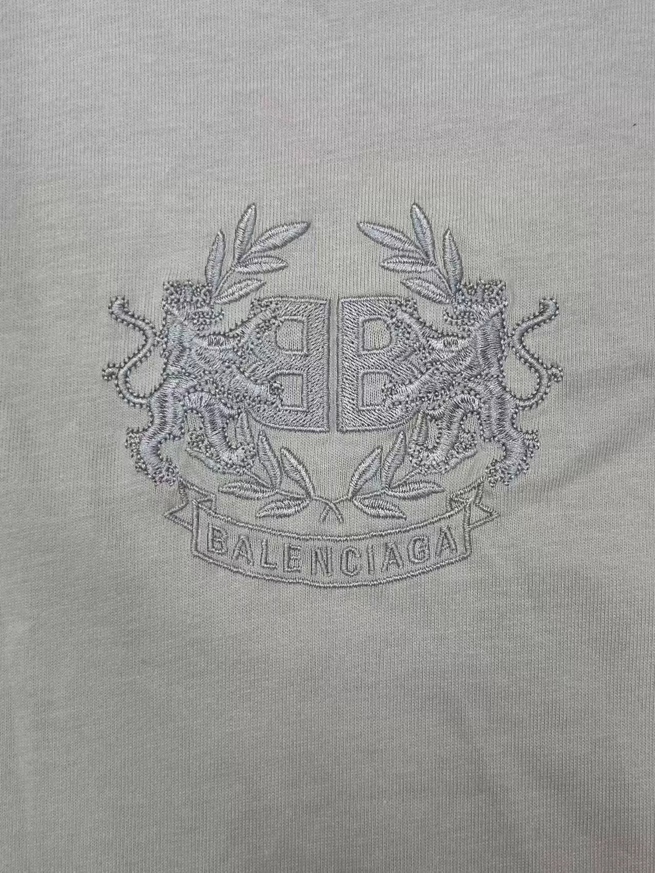 Balenciaga Balenciaga Embroidered Crest Logo T-Shirt S Size US S / EU 44-46 / 1 - 4 Thumbnail