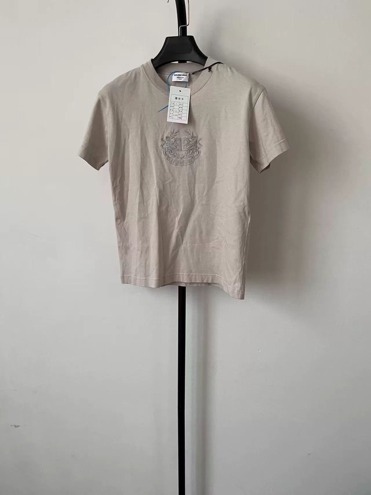 Balenciaga Balenciaga Embroidered Crest Logo T-Shirt S Size US S / EU 44-46 / 1 - 2 Thumbnail