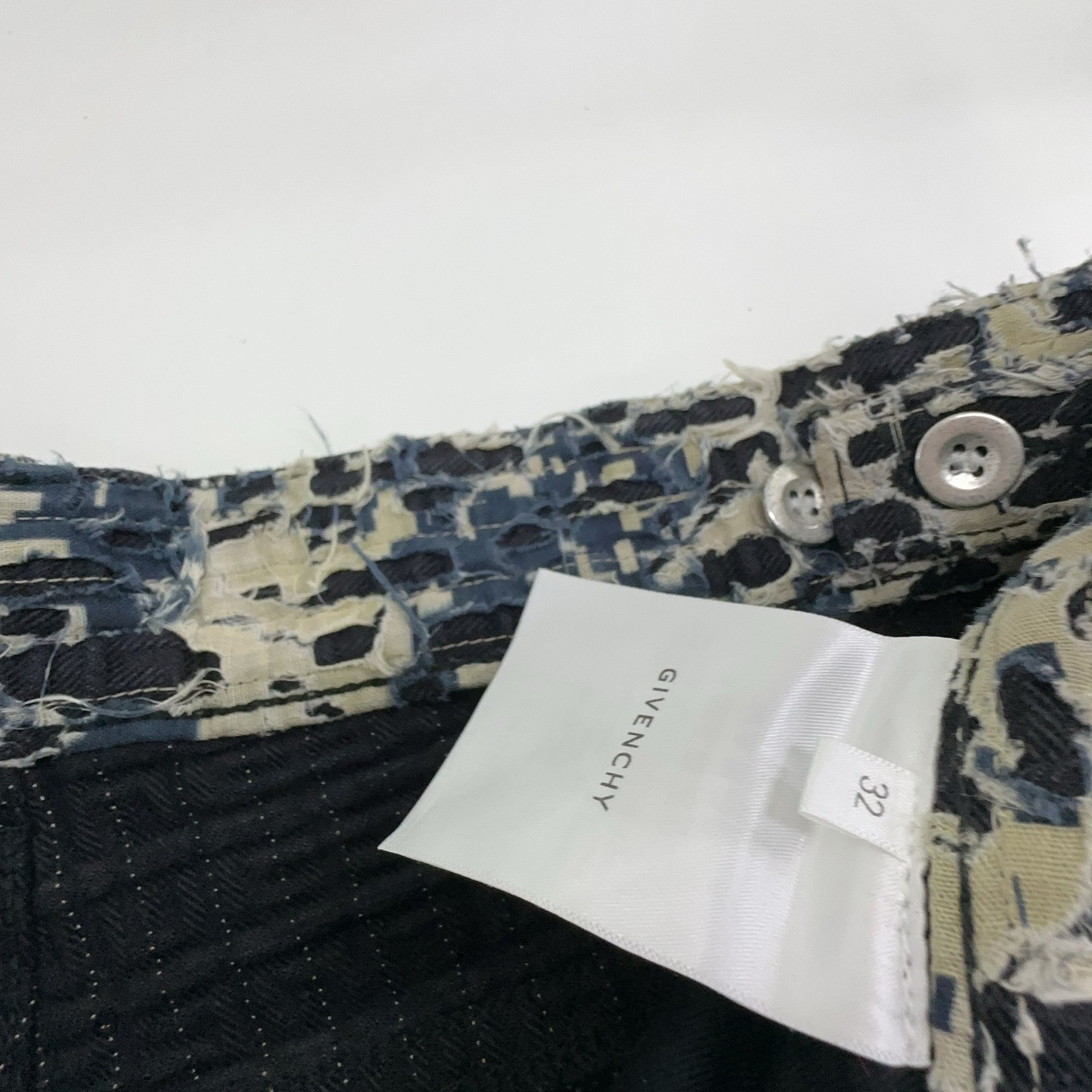 Givenchy Givenchy Distressed Pattern Denim Jeans 32 Size US 32 / EU 48 - 5 Thumbnail