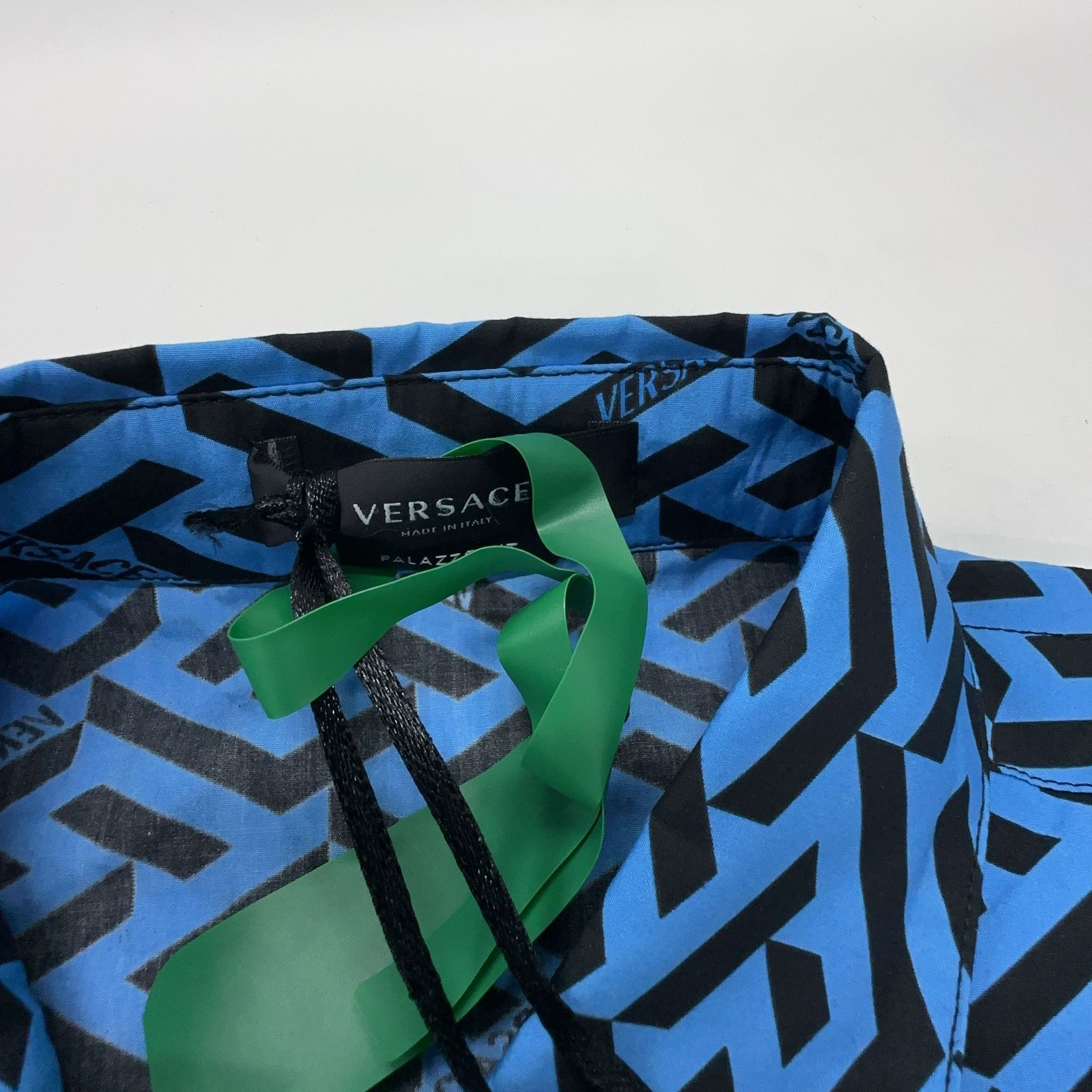 Versace Versace Greca Geometric Short Sleeve Shirt 37 Size US S / EU 44-46 / 1 - 3 Thumbnail