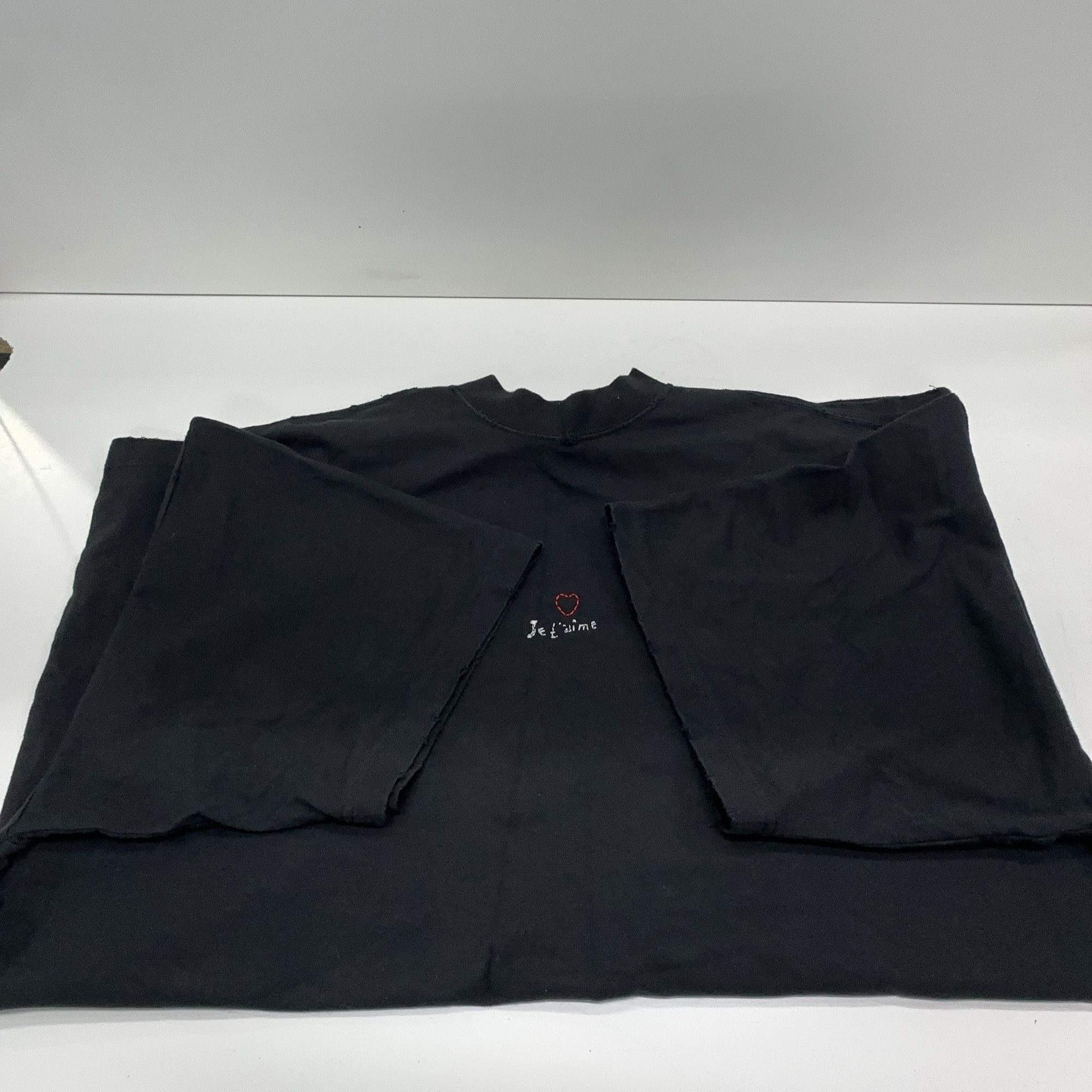 Balenciaga Balenciaga Je t'aime Heart Embroidered T-Shirt XS Size US XS / EU 42 / 0 - 7 Thumbnail