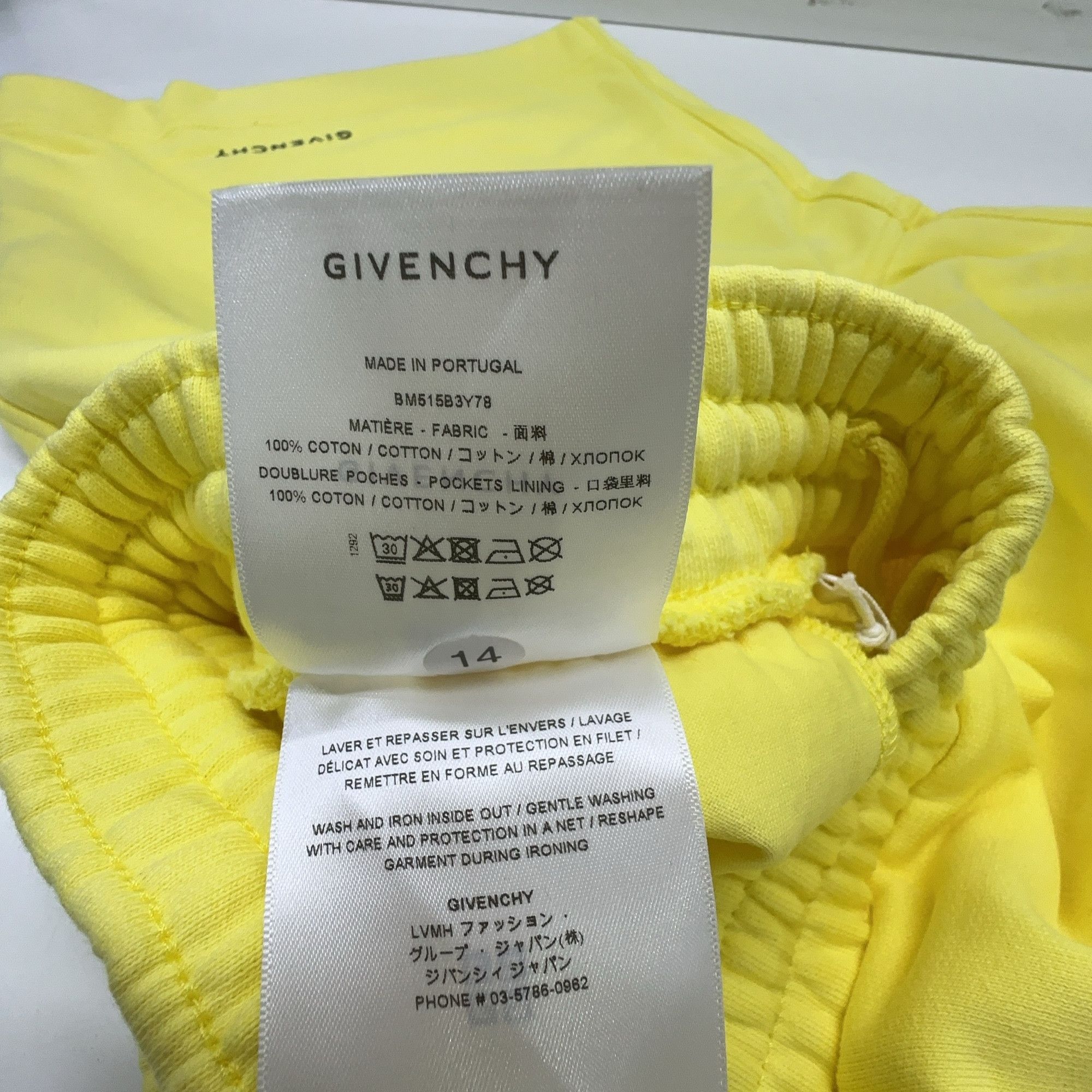 Givenchy Givenchy Logo Acid Yellow Bermuda Shorts S Size US 30 / EU 46 - 3 Thumbnail