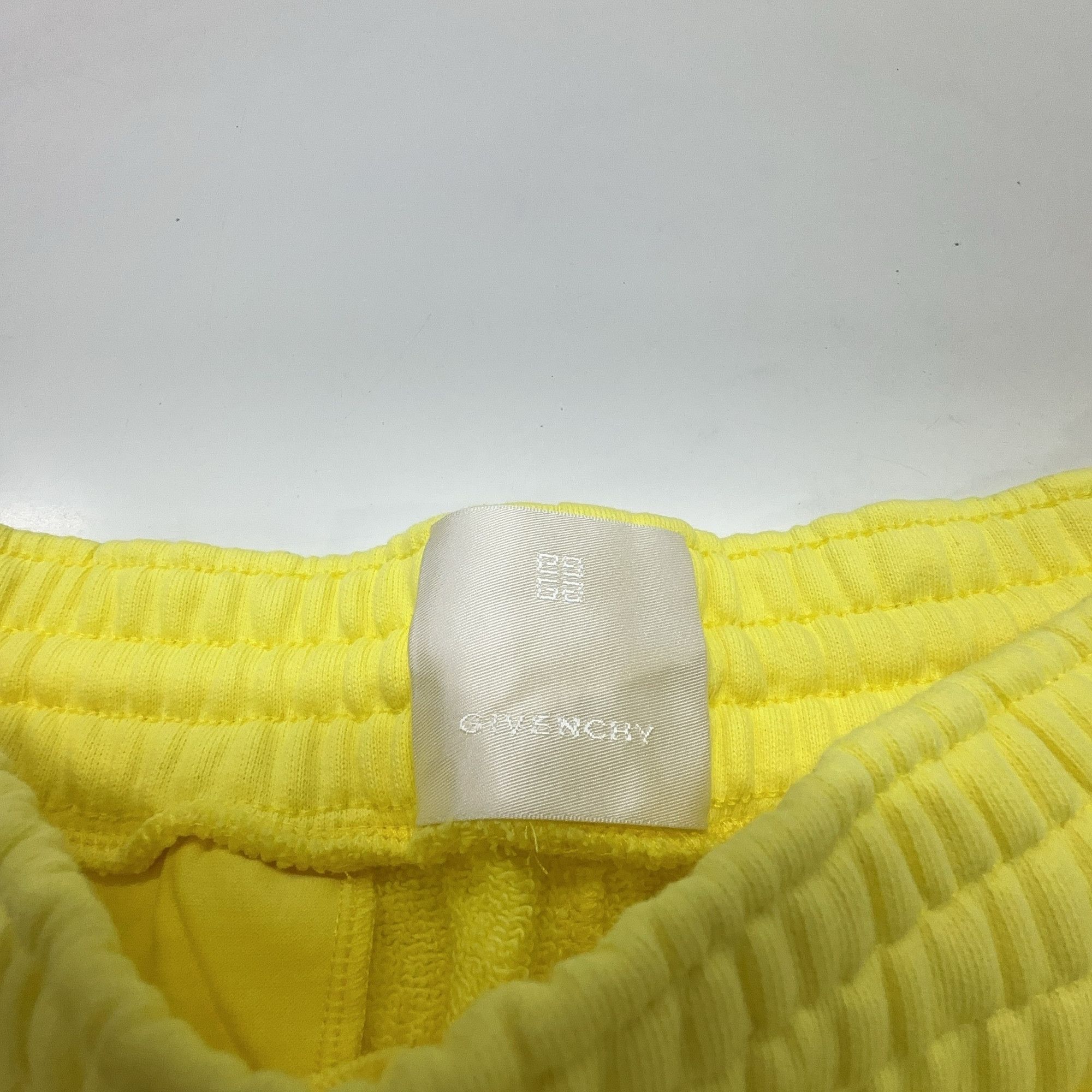 Givenchy Givenchy Logo Acid Yellow Bermuda Shorts S Size US 30 / EU 46 - 5 Thumbnail