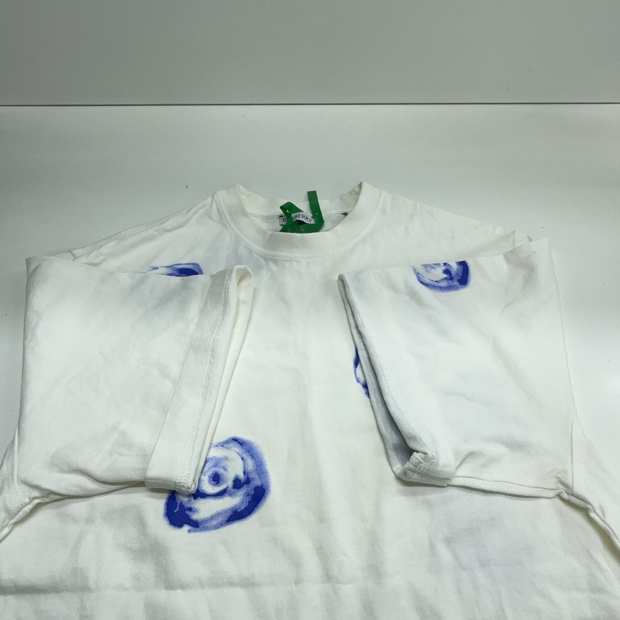 Burberry Burberry Blue Rose Print T-Shirt Size S Size US S / EU 44-46 / 1 - 7 Thumbnail