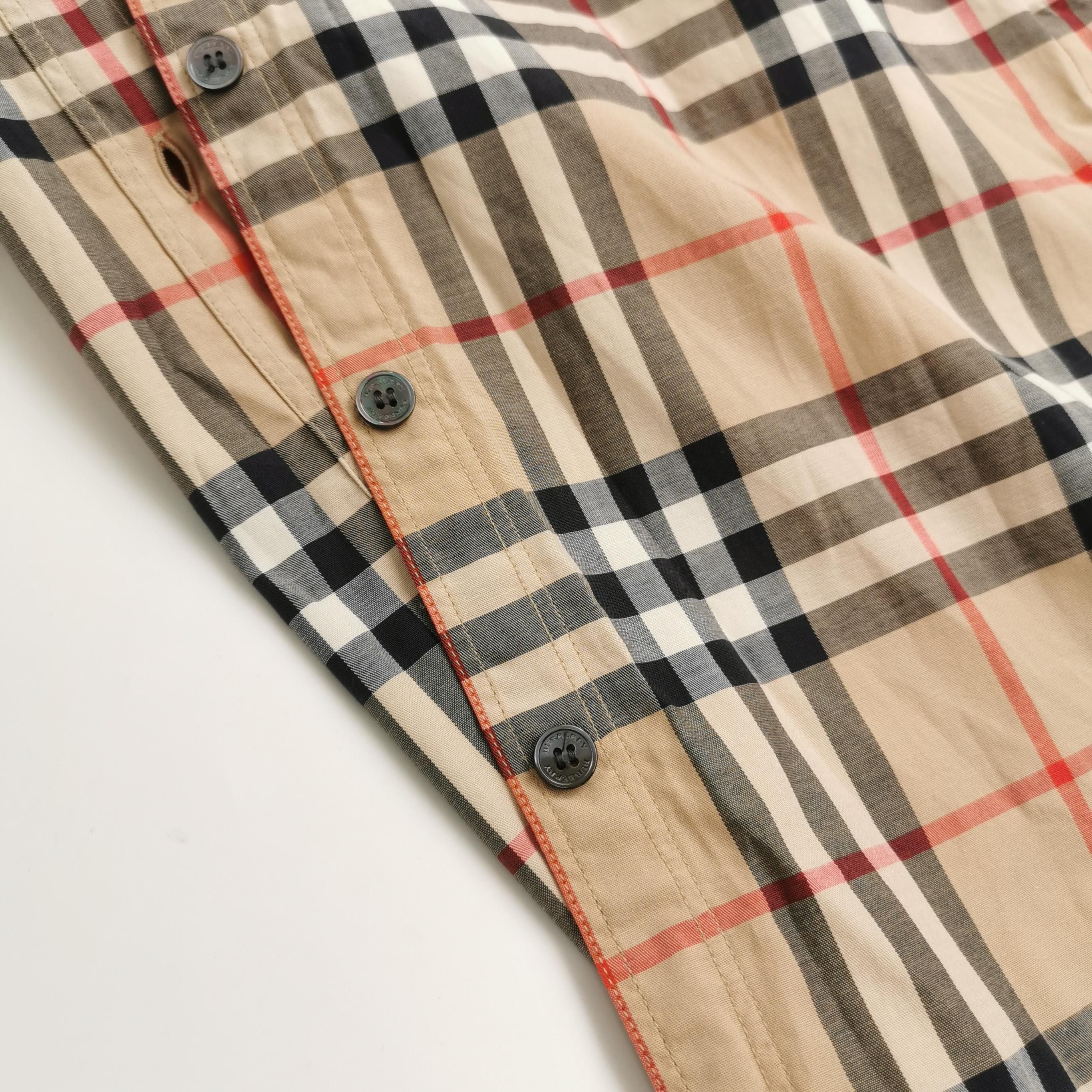 Burberry Burberry Women m Button Ups Size M / US 6-8 / IT 42-44 - 3 Thumbnail