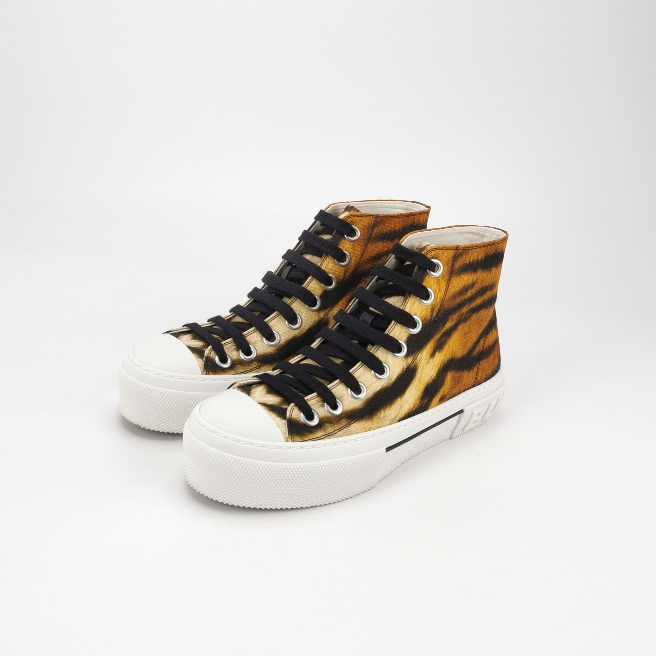 Burberry Burberry Women 7 Lowtop Sneakers Size US 7 / IT 37 - 2 Thumbnail