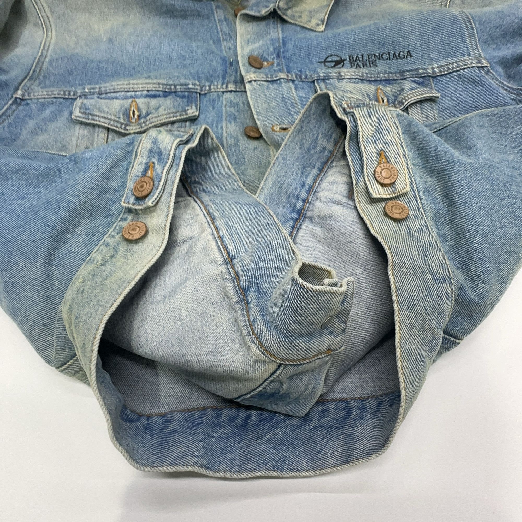 Balenciaga Balenciaga Logo Embroidered Denim Jacket L Size US L / EU 52-54 / 3 - 9 Thumbnail