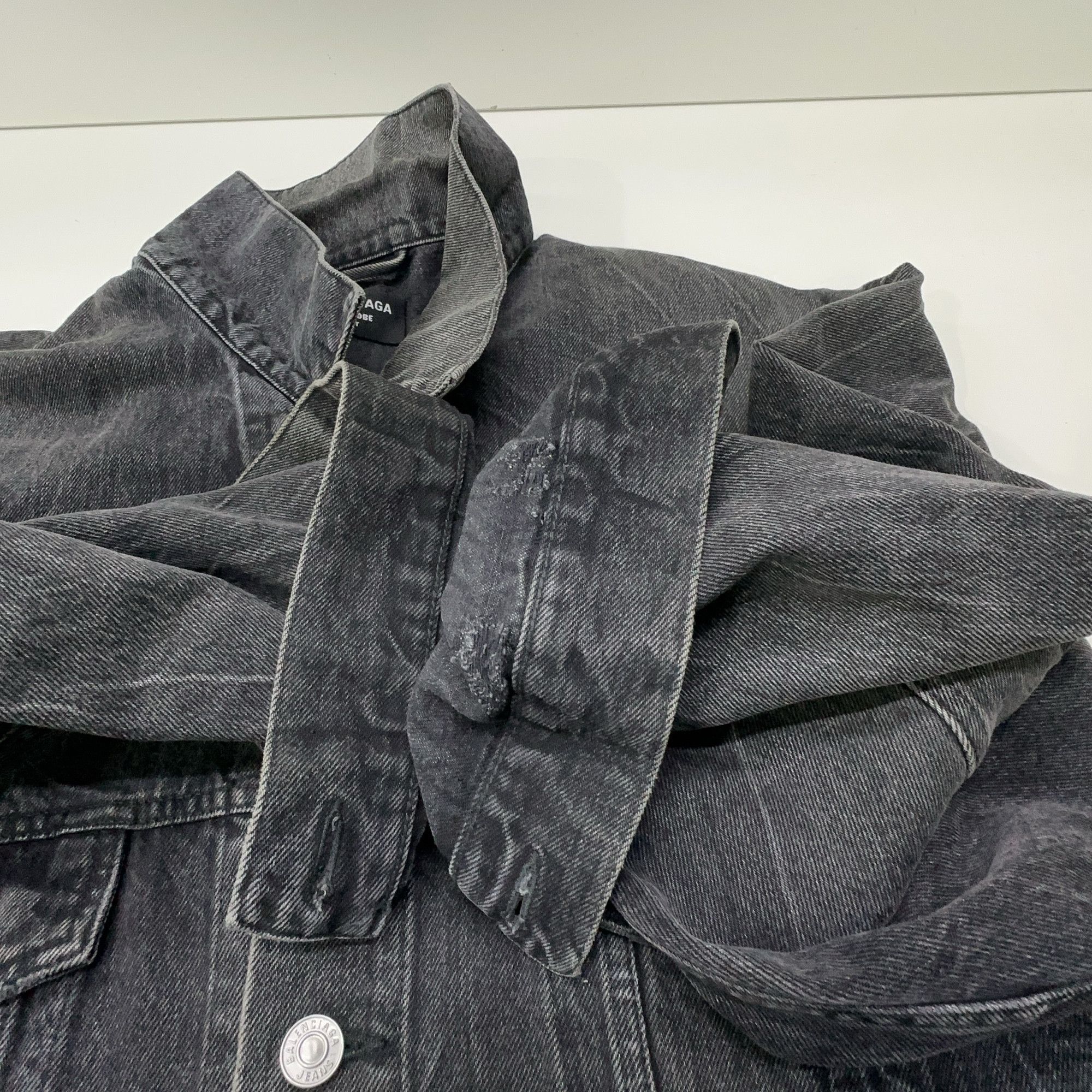 Balenciaga Balenciaga Drip Peace Denim Jacket Size S Size US S / EU 44-46 / 1 - 7 Thumbnail