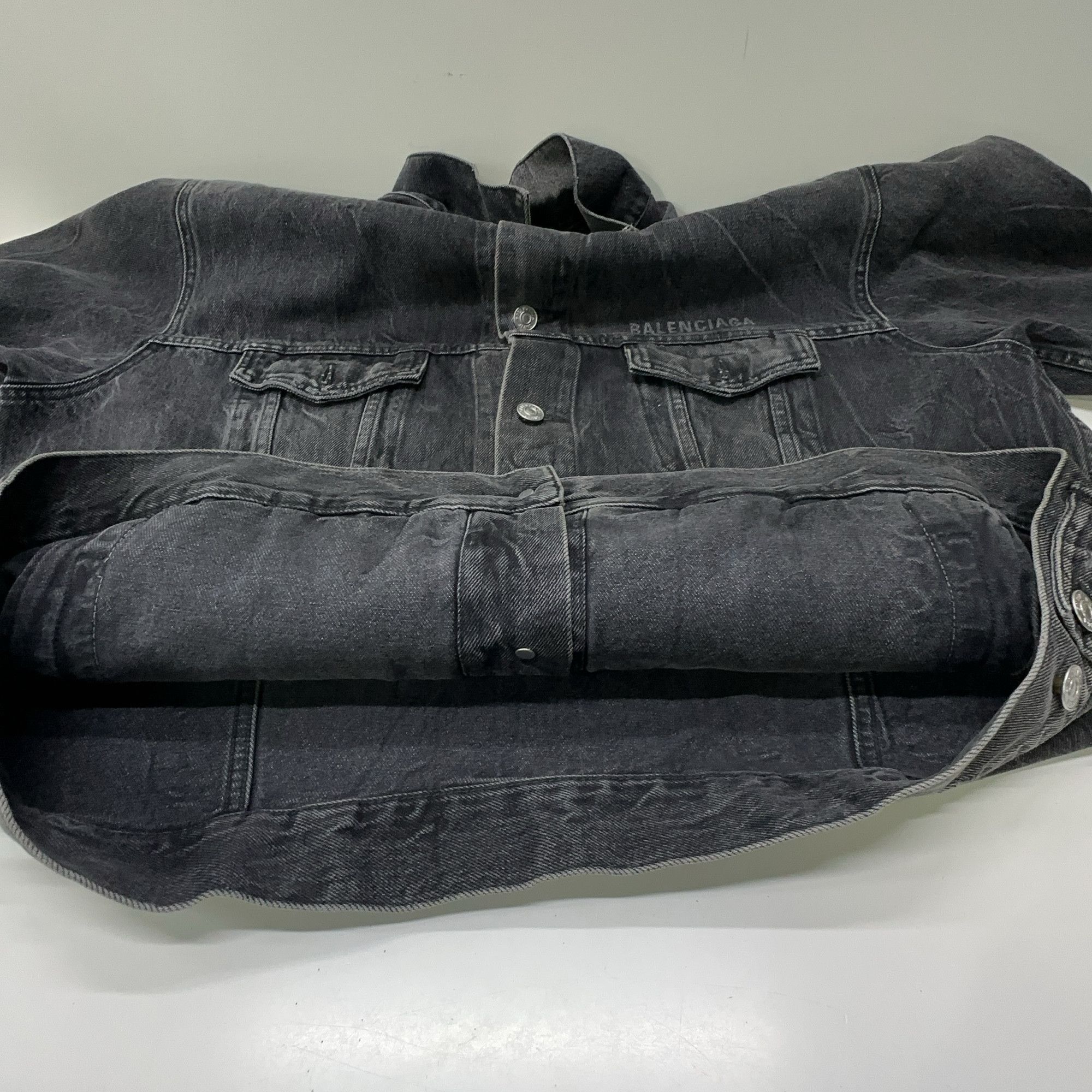 Balenciaga Balenciaga Drip Peace Denim Jacket Size S Size US S / EU 44-46 / 1 - 8 Thumbnail