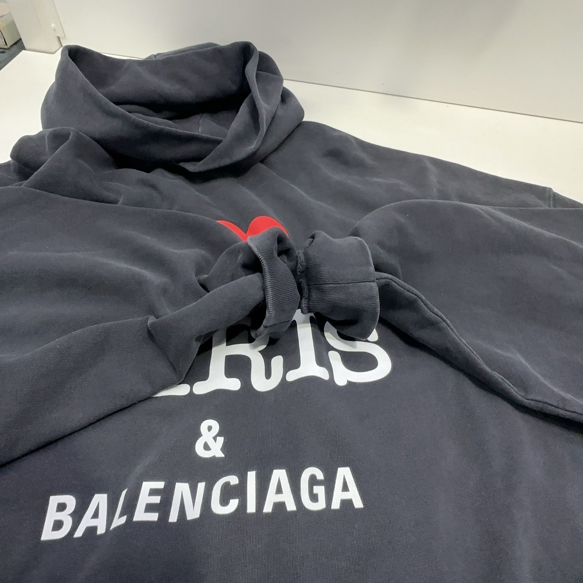 Balenciaga Balenciaga I Love Paris Hoodie Size S Size US S / EU 44-46 / 1 - 9 Thumbnail