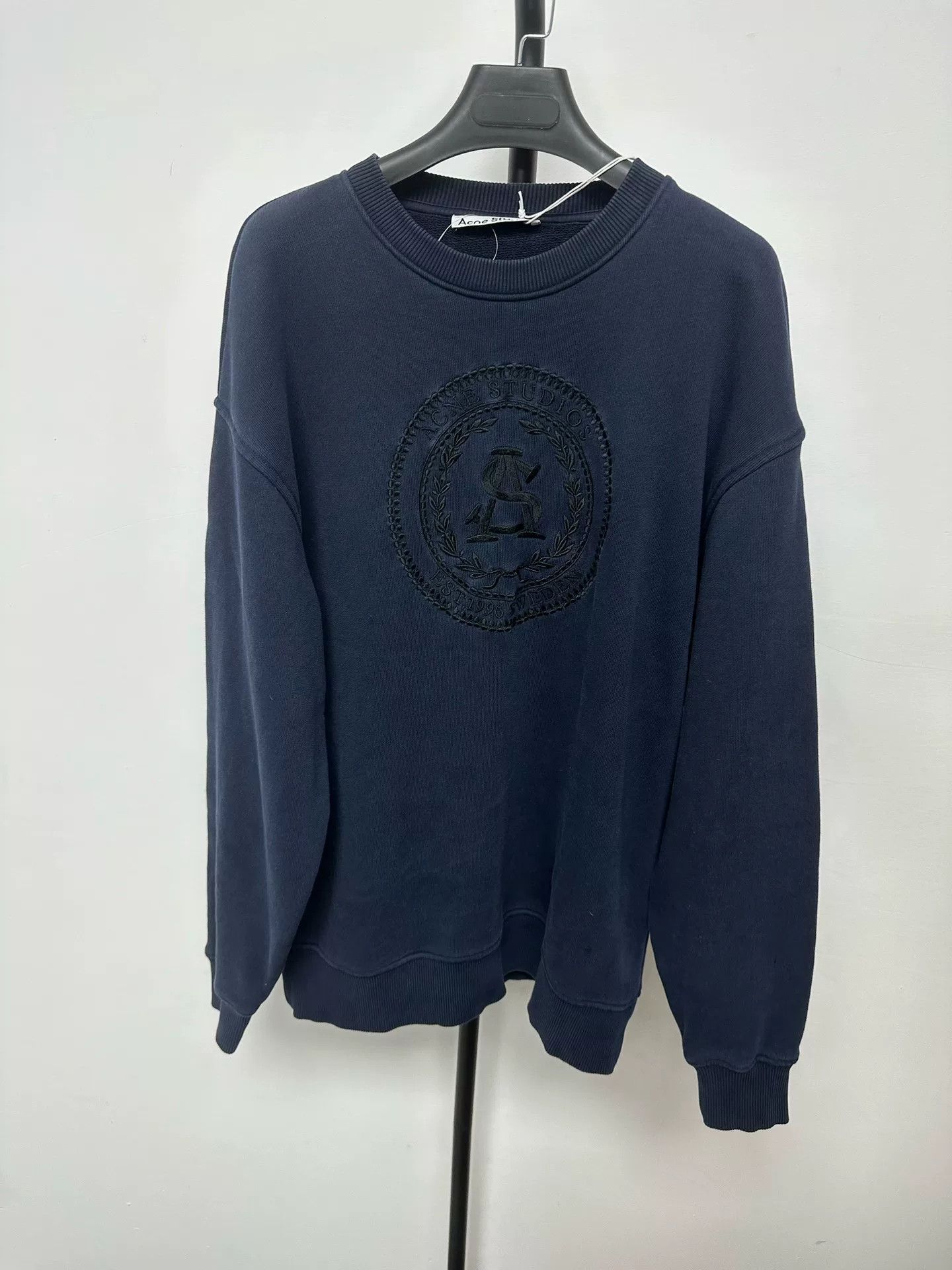 Acne Studios Acne Studios Embroidered Crest Sweatshirt S Size US S / EU 44-46 / 1 - 2 Thumbnail