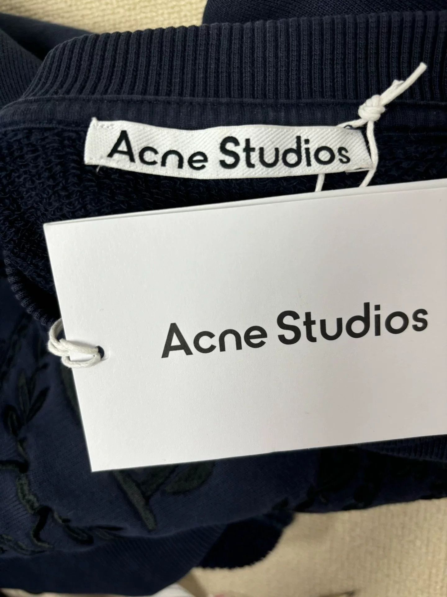 Acne Studios Acne Studios Embroidered Crest Sweatshirt S Size US S / EU 44-46 / 1 - 5 Thumbnail