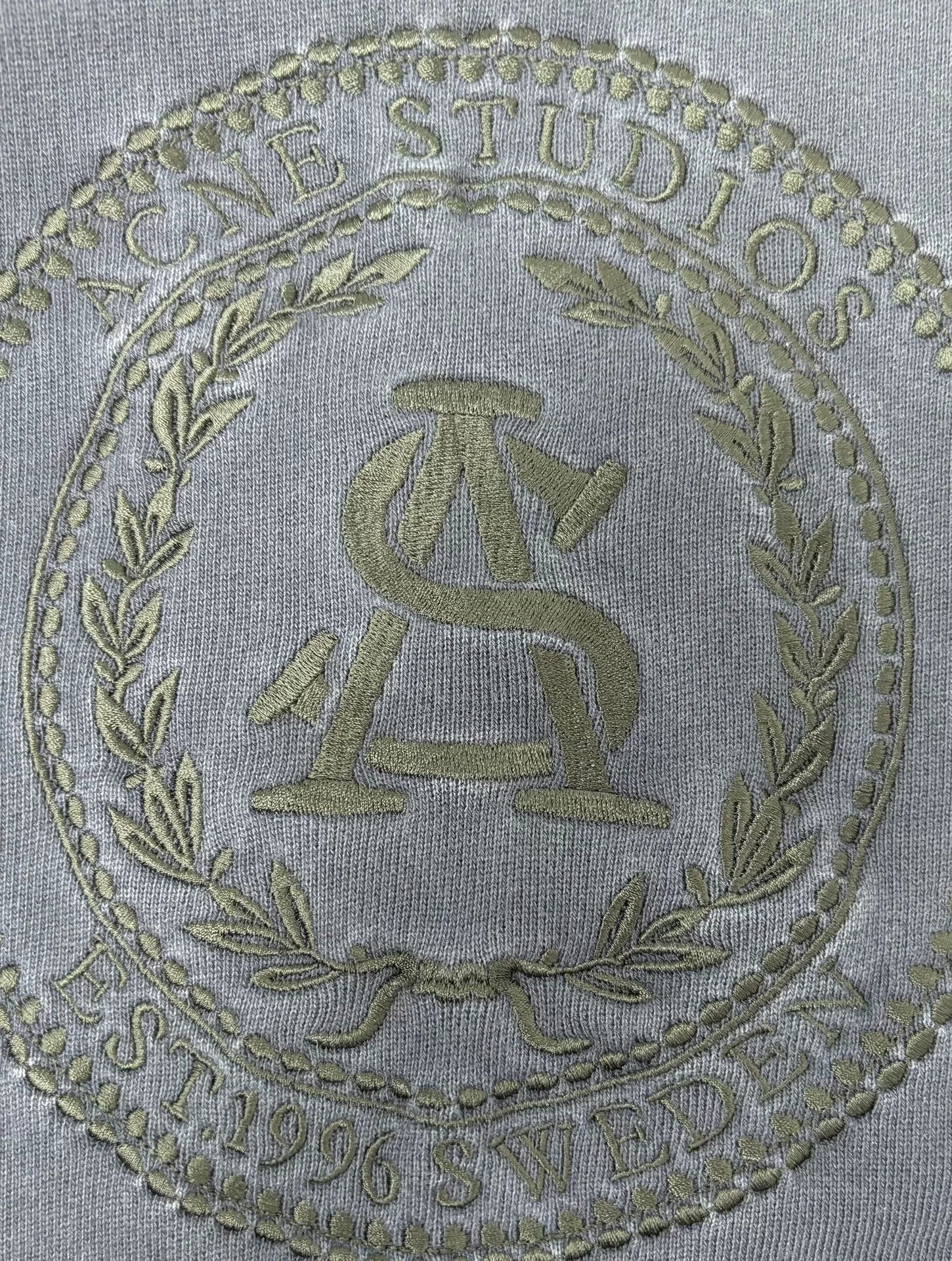 Acne Studios Acne Studios Embroidered Crest Sweatshirt S Size US S / EU 44-46 / 1 - 4 Thumbnail