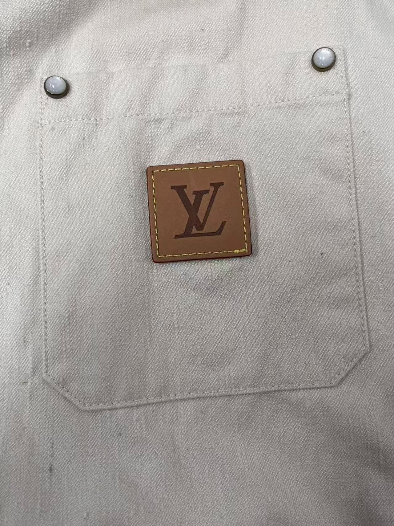 Louis Vuitton Louis Vuitton Le Monde Est A Vous Silk Shirt L Size US L / EU 52-54 / 3 - 4 Thumbnail