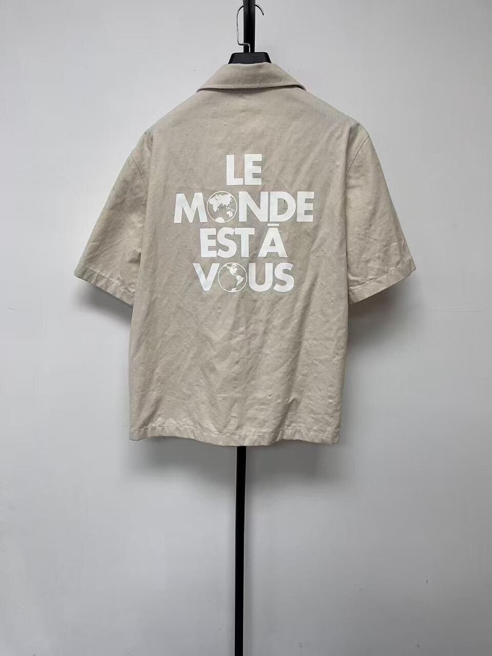 Louis Vuitton Louis Vuitton Le Monde Est A Vous Silk Shirt L Size US L / EU 52-54 / 3 - 3 Thumbnail