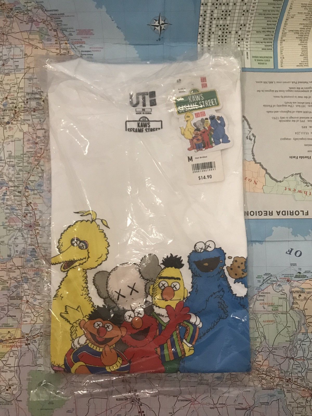 Kaws × Uniqlo Kaws x Uniqlo Sesame Street 2nd Gen. Tee Size US M / EU 48-50 / 2 - 1 Thumbnail