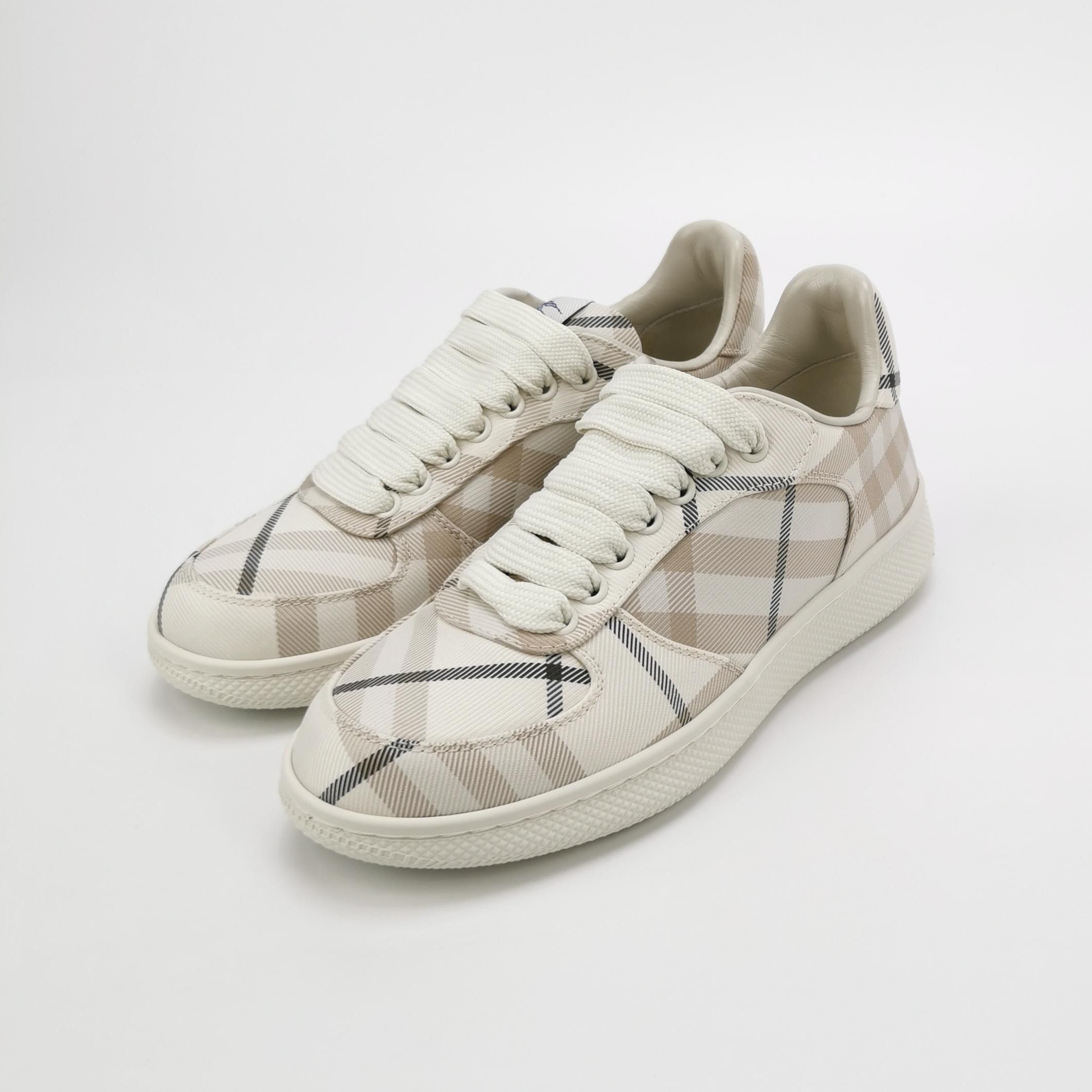 Burberry Burberry Women 5 Lowtop Sneakers Size US 5 / IT 35 - 2 Thumbnail