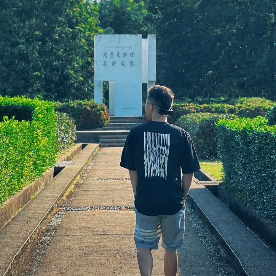Balenciaga Balenciaga Barcode Waterfall Graphic T-Shirt Size M Size US M / EU 48-50 / 2 - 10 Thumbnail