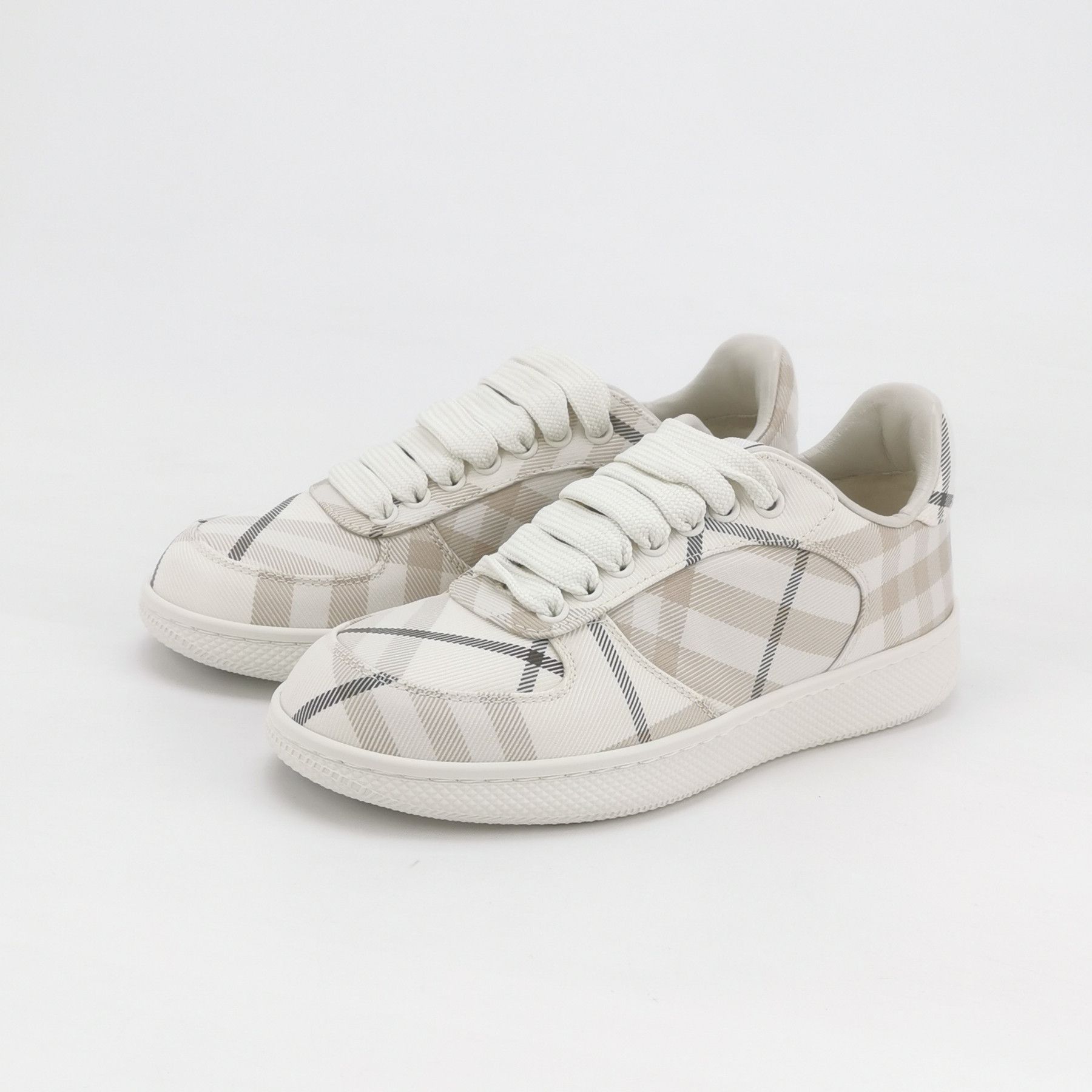 Burberry Burberry Women 5 Lowtop Sneakers Size US 5 / IT 35 - 2 Thumbnail