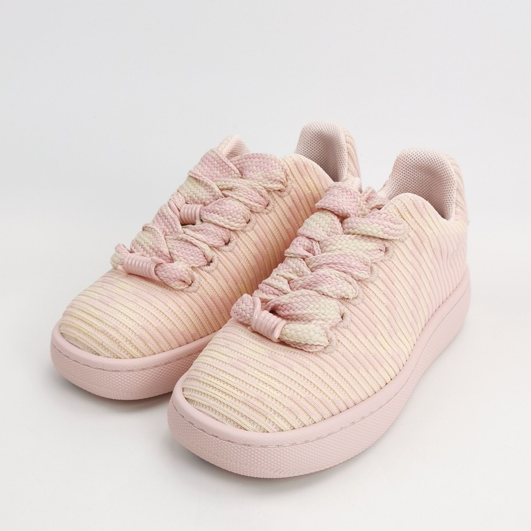Burberry Burberry Women 5 Lowtop Sneakers Size US 5 / IT 35 - 2 Thumbnail