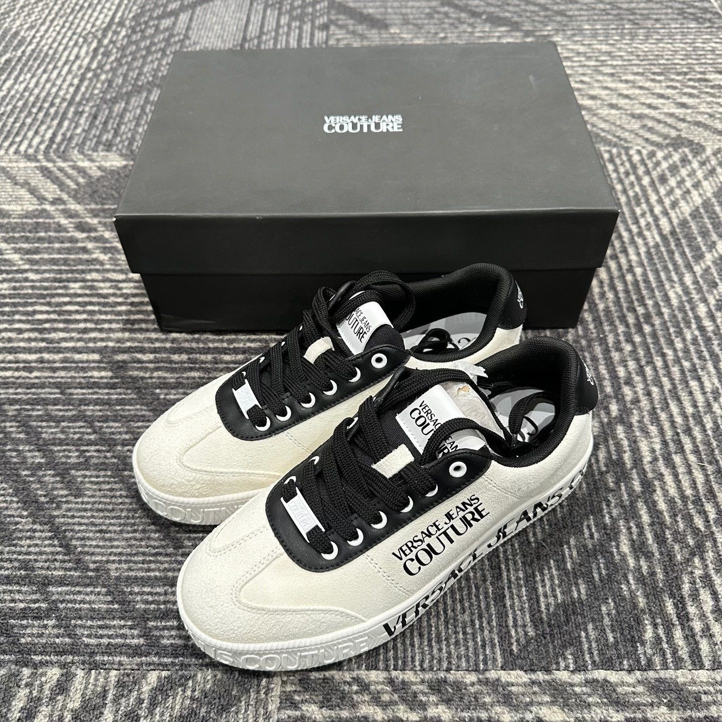 Versace Jeans Couture Versace Jeans Couture Court 88 Leather Sneakers EU 40 Size US 7 / EU 40 - 2 Thumbnail