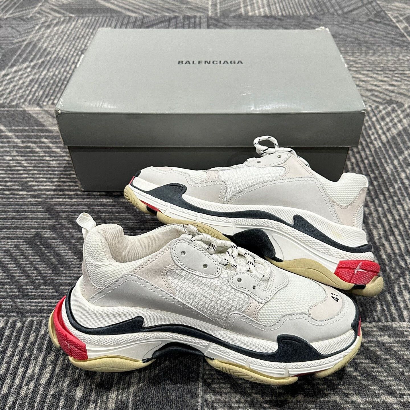 Balenciaga Balenciaga Triple S White Low-Top Sneakers 41 Size US 8 / EU 41 - 6 Thumbnail