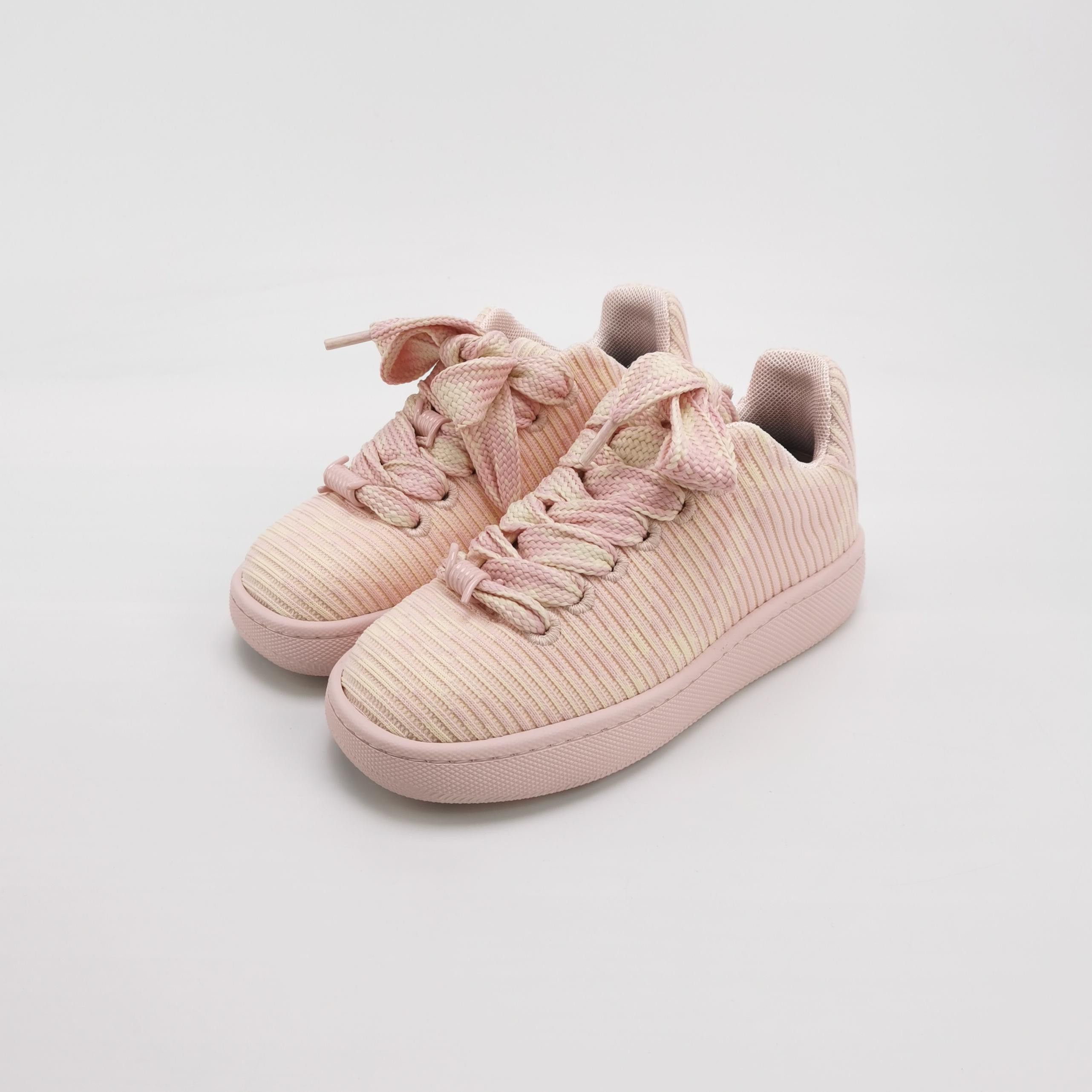 Burberry Burberry Women 6 Lowtop Sneakers Size US 6 / IT 36 - 2 Thumbnail