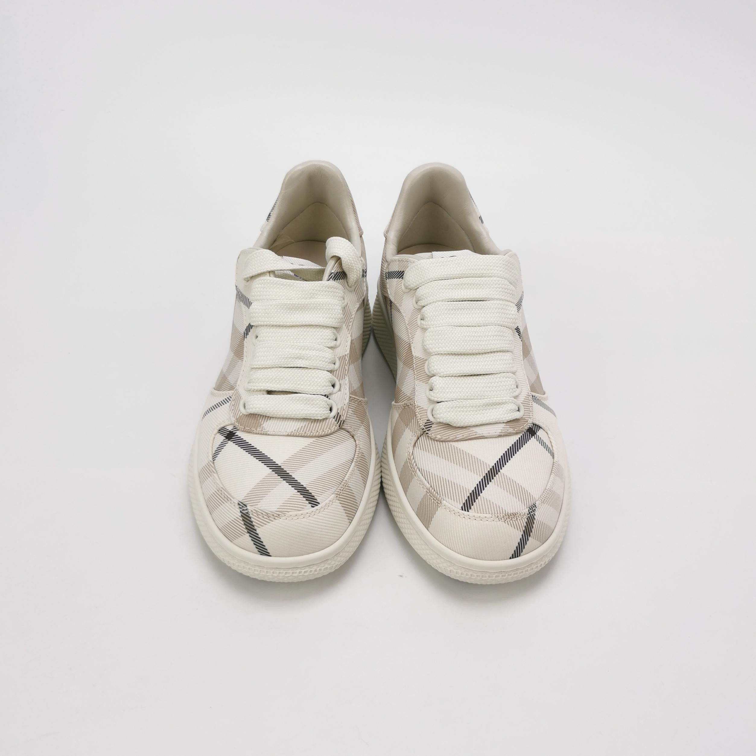 Burberry Burberry Women 5 Lowtop Sneakers Size US 5 / IT 35 - 3 Thumbnail