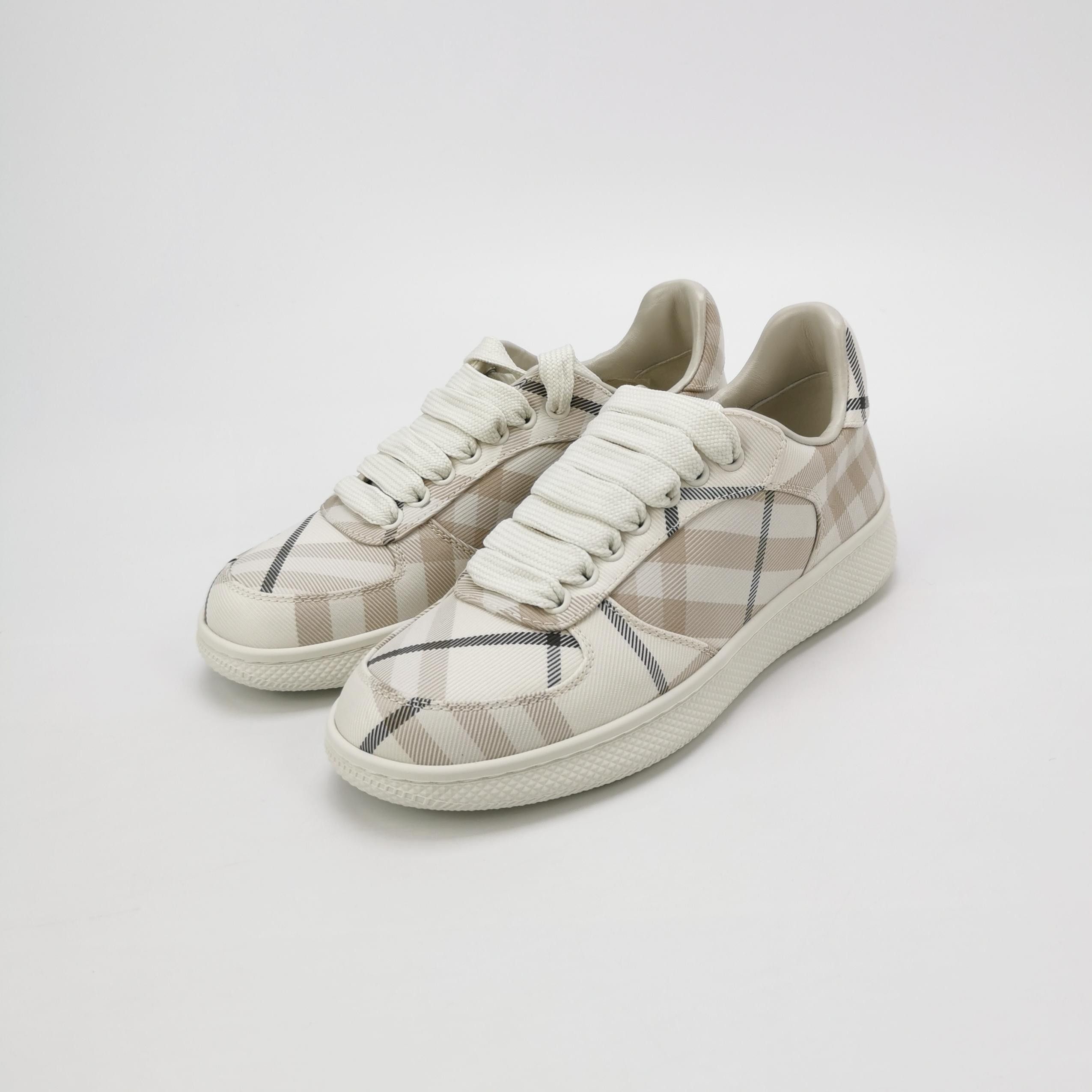 Burberry Burberry Women 5 Lowtop Sneakers Size US 5 / IT 35 - 2 Thumbnail