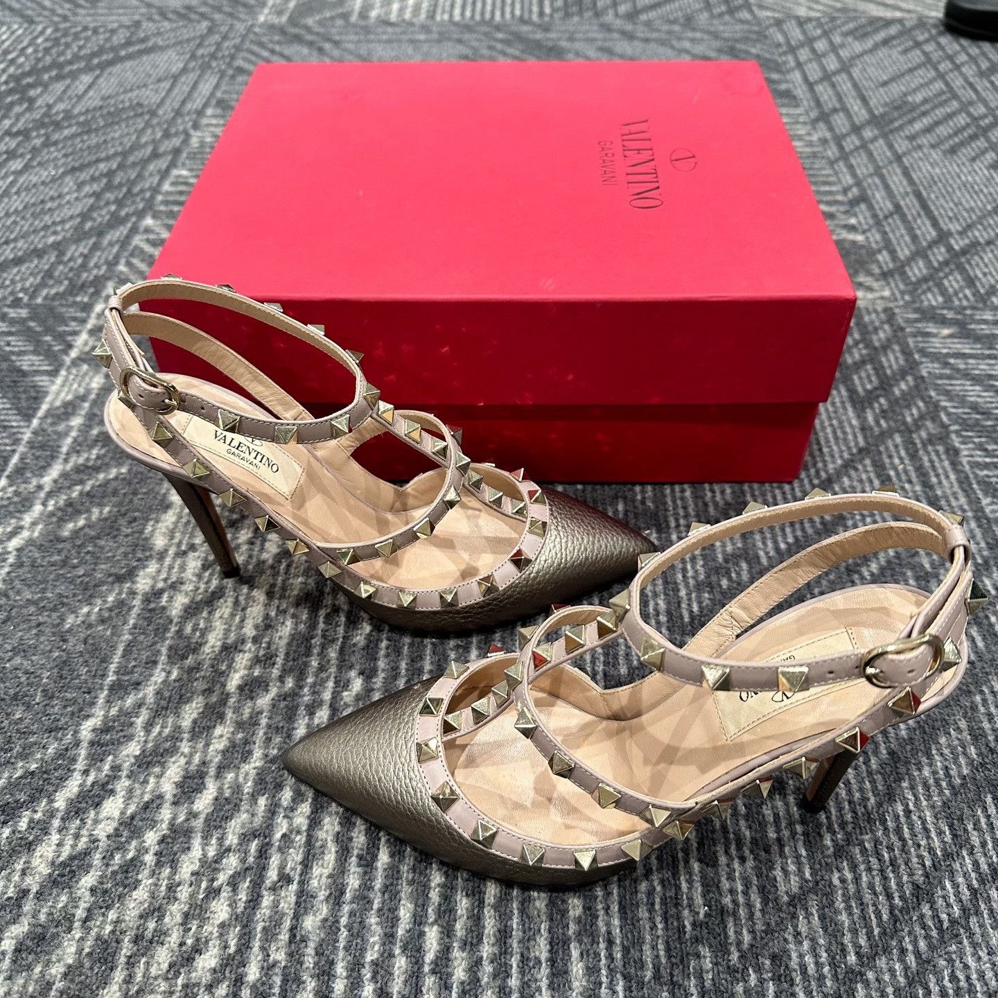Valentino Valentino Rockstud Metallic Leather Heels 37 Size US 7 / IT 37 - 5 Thumbnail