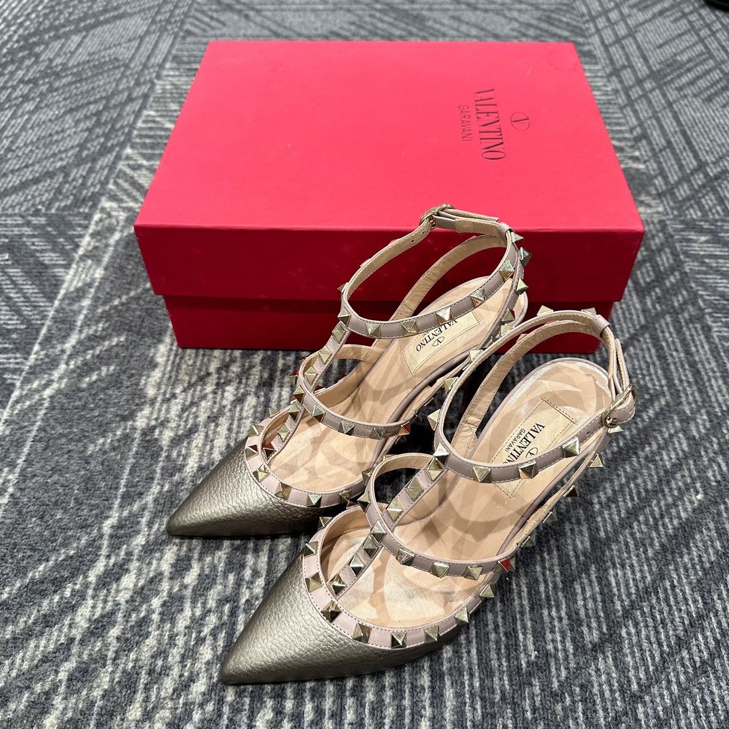 Valentino Valentino Rockstud Metallic Leather Heels 37 Size US 7 / IT 37 - 2 Thumbnail