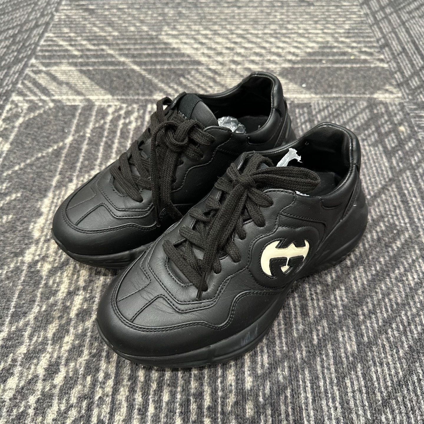 Gucci Gucci Rhyton Bat Logo Sneakers 35.5 Size US 5.5 / IT 35.5 - 2 Thumbnail
