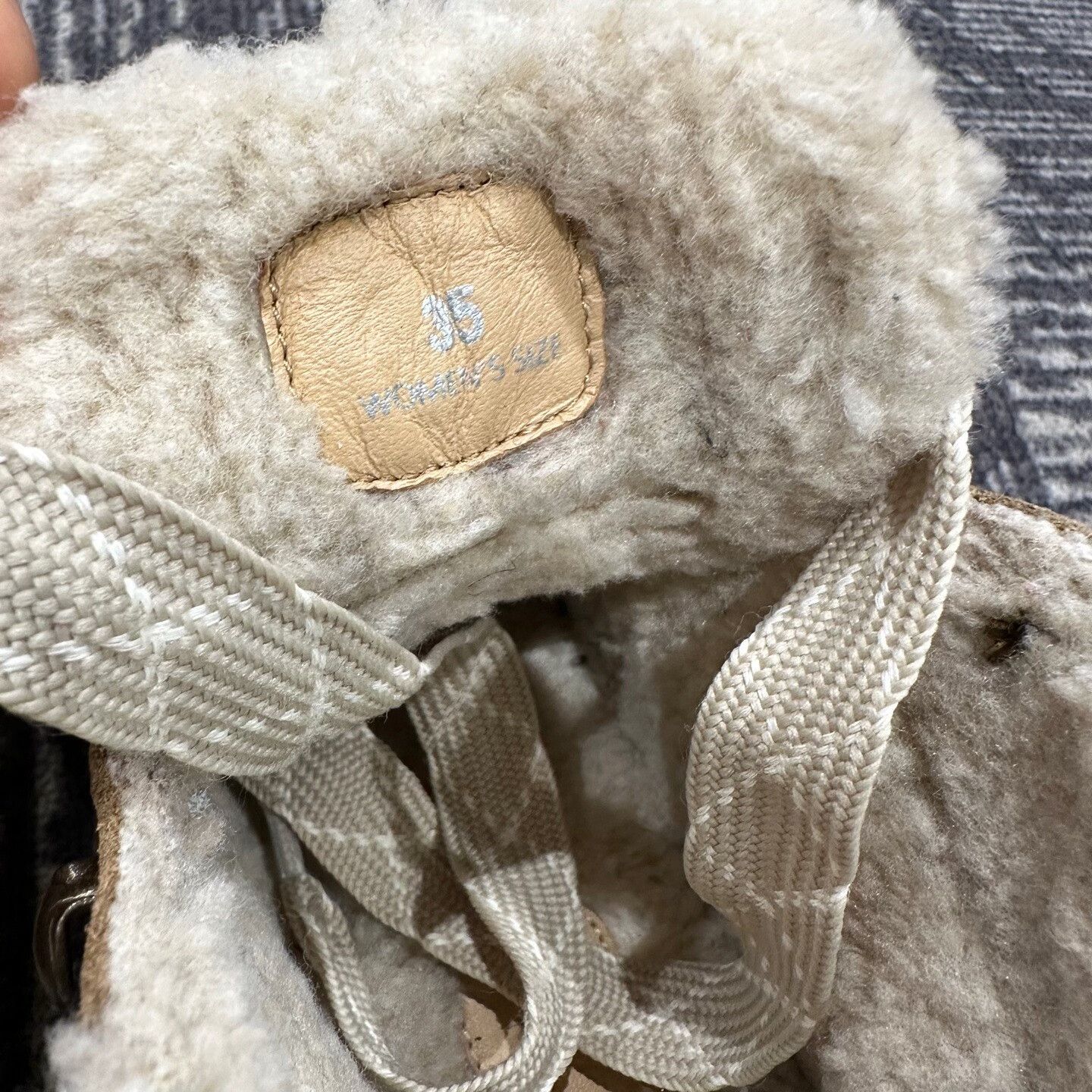Hogan Hogan Shearling Lined Hi-Top Sneakers Size 35 Size US 5 / IT 35 - 8 Thumbnail