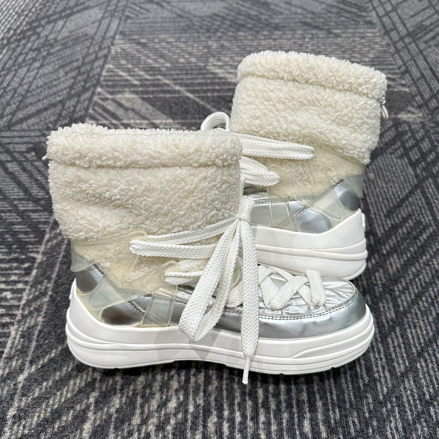 Moncler Moncler Metallic Shearling Snow Boots 36 Size US 6 / IT 36 - 6 Thumbnail