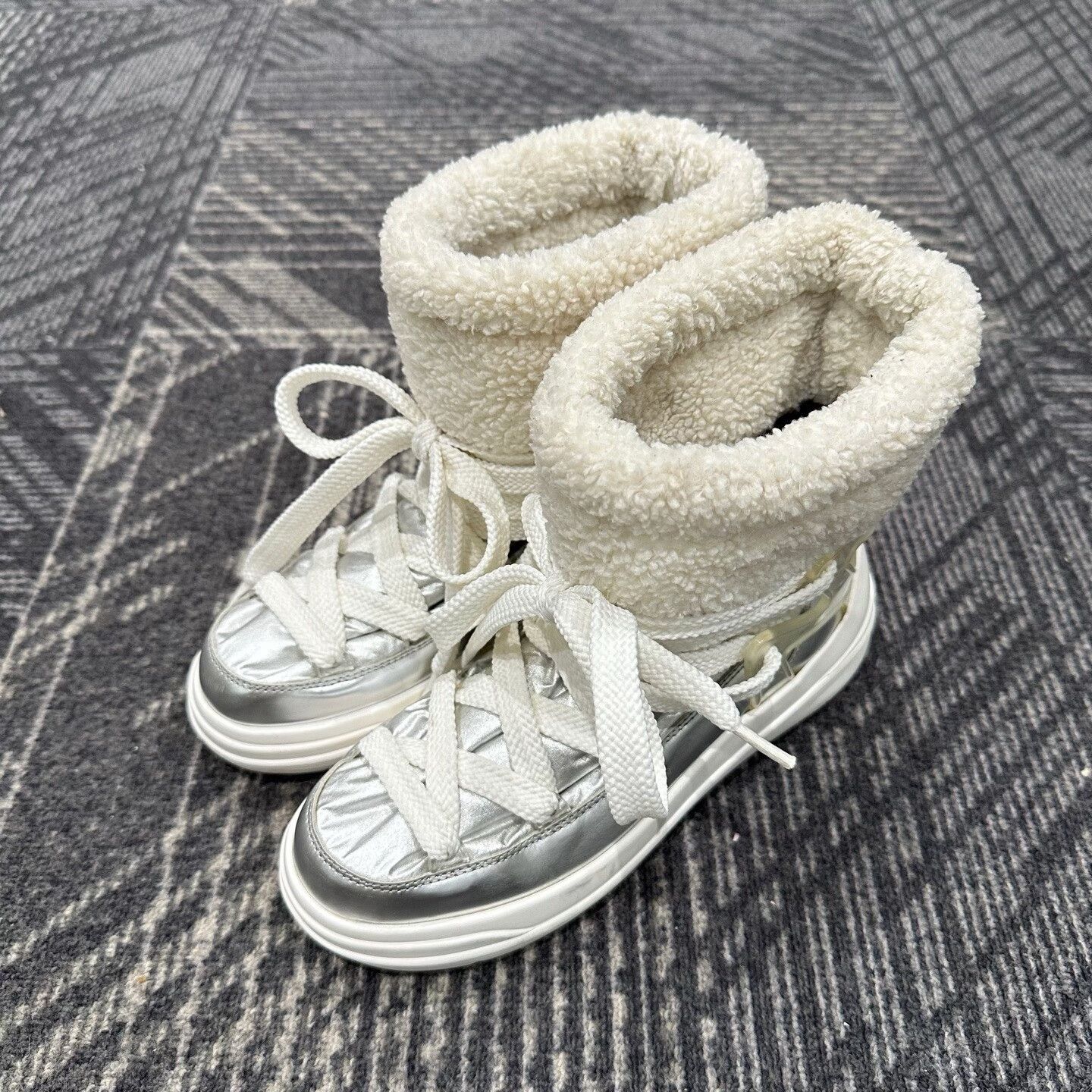 Moncler Moncler Metallic Shearling Snow Boots 36 Size US 6 / IT 36 - 2 Thumbnail