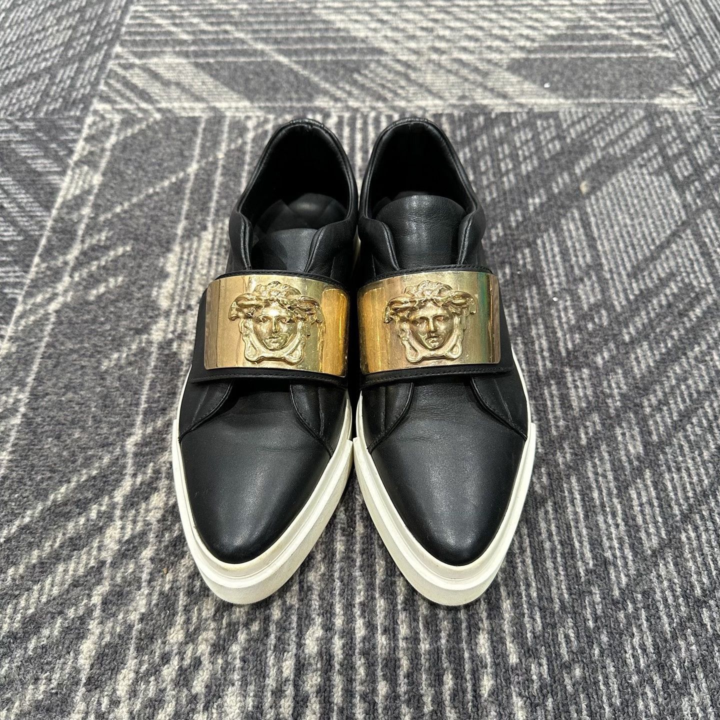 Versace Versace Medusa Gold Plate Leather Sneakers 35 Size US 5 / IT 35 - 3 Thumbnail