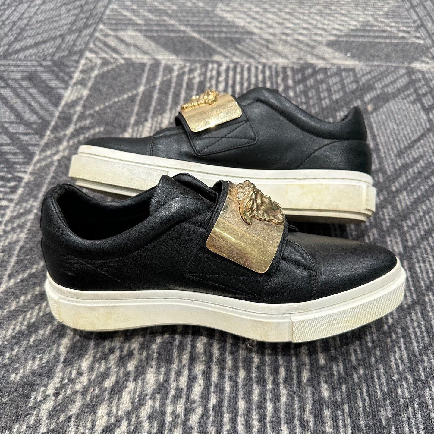 Versace Versace Medusa Gold Plate Leather Sneakers 35 Size US 5 / IT 35 - 6 Thumbnail