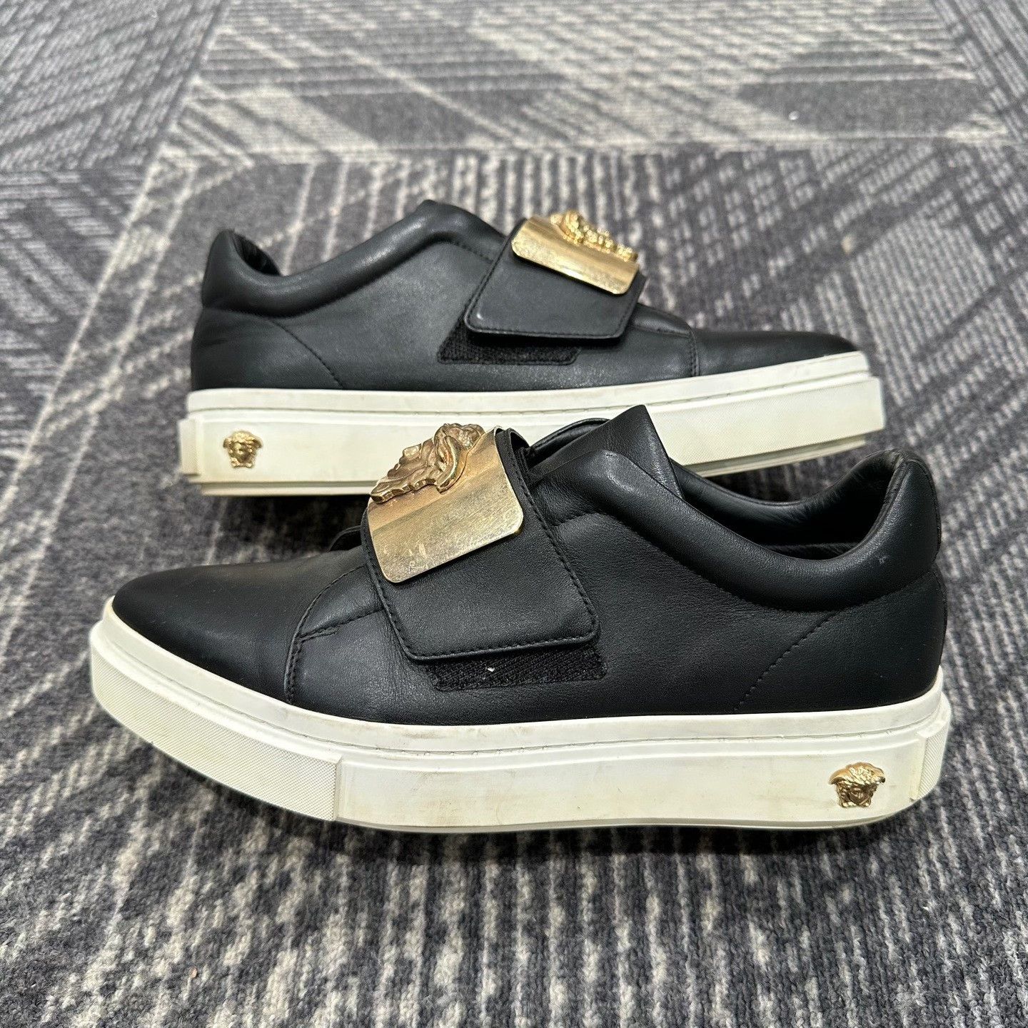 Versace Versace Medusa Gold Plate Leather Sneakers 35 Size US 5 / IT 35 - 5 Thumbnail
