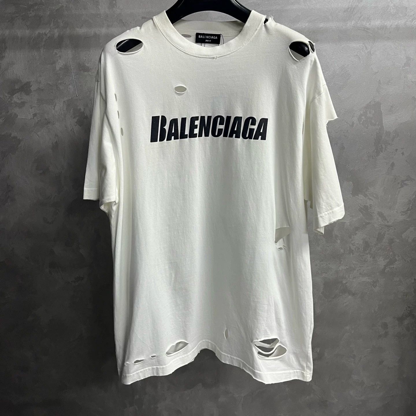 Balenciaga Balenciaga Destroyed Logo T-Shirt XXS Size US XXS / EU 40 - 2 Thumbnail
