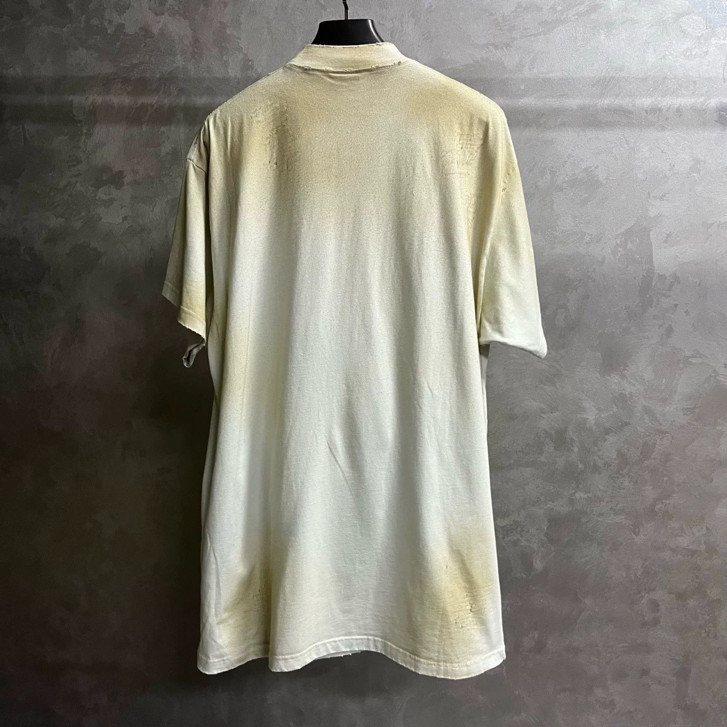 Balenciaga Balenciaga Distressed Badge T-Shirt Size 1 Size US S / EU 44-46 / 1 - 6 Thumbnail