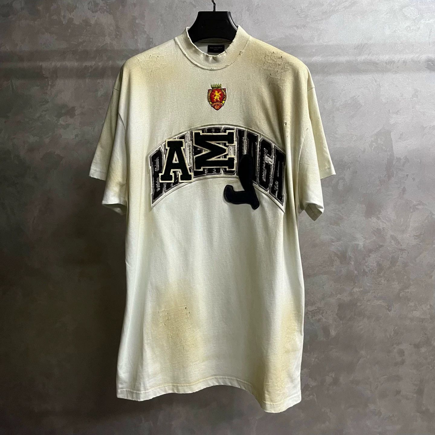 Balenciaga Balenciaga Distressed Badge T-Shirt Size 1 Size US S / EU 44-46 / 1 - 2 Thumbnail